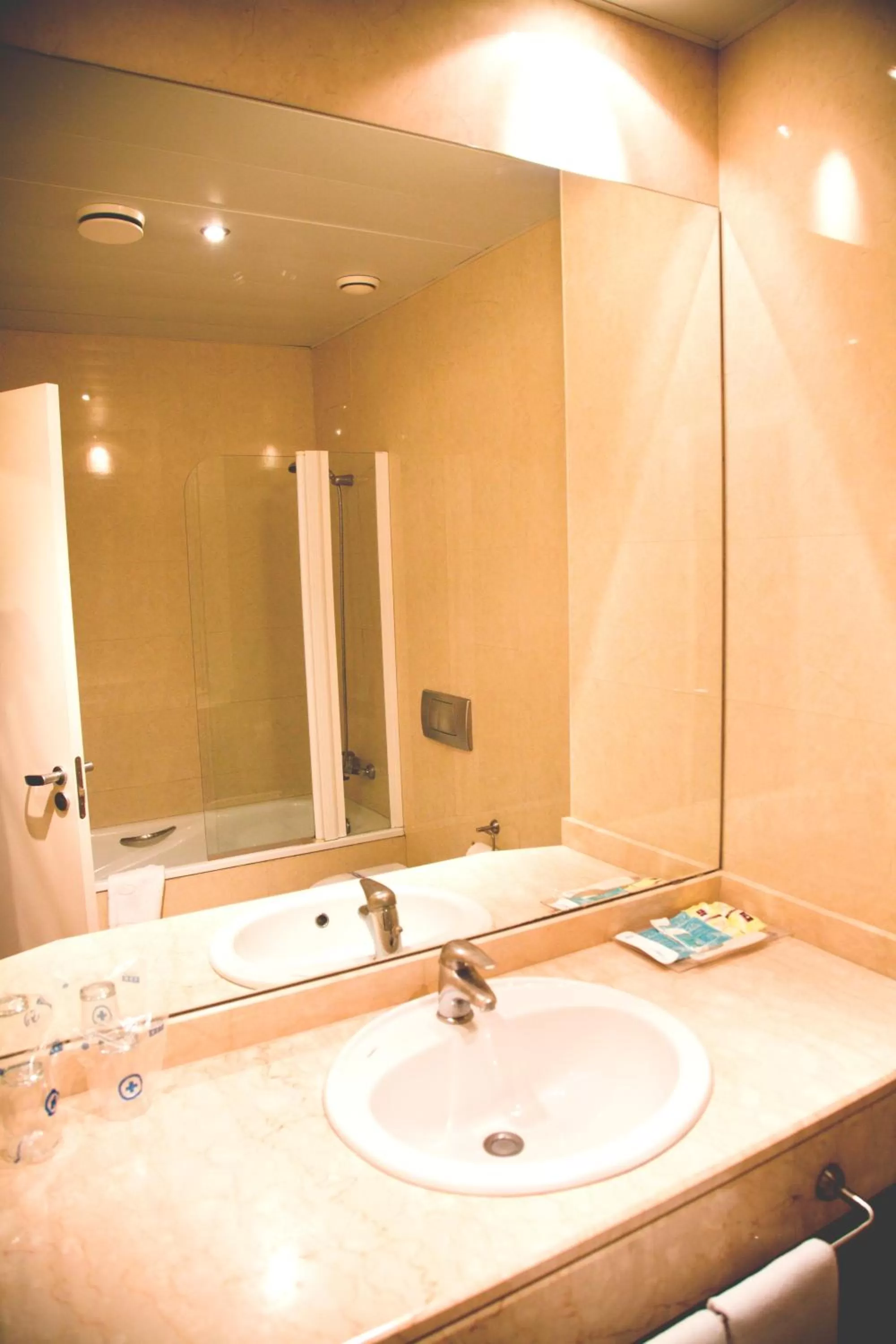 Bathroom in Hotel Mediterraneo