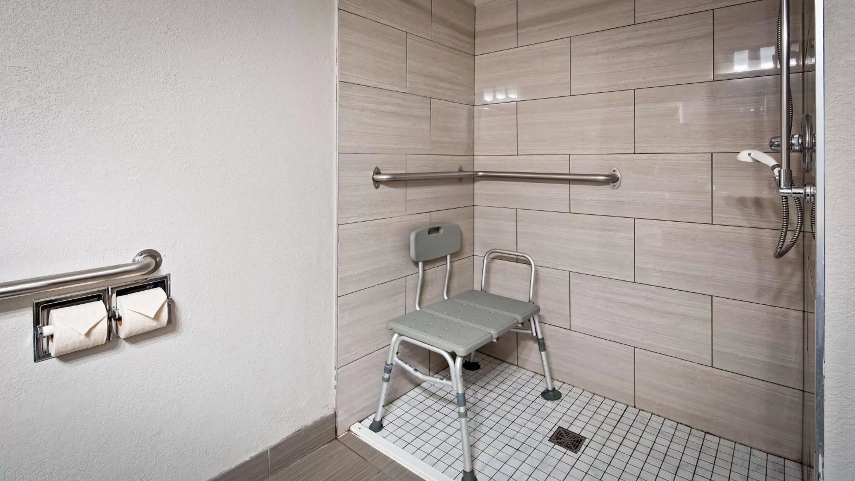 Bathroom in Best Western Muscatine - Pearl City Hotel