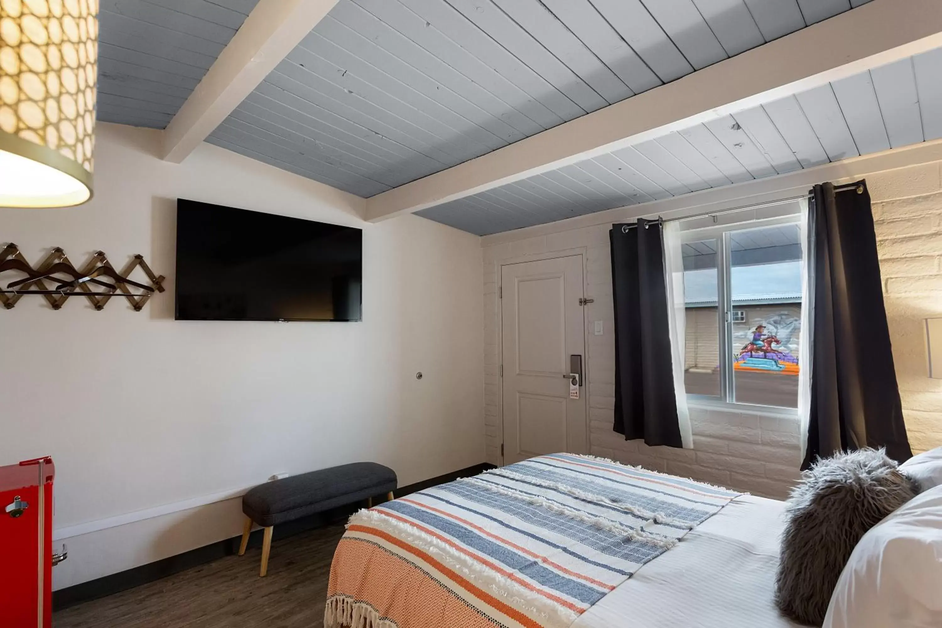 Standard Queen Room in Hotel McCoy - Art, Coffee, Beer, Wine Standard Queen Room in Hotel McCoy - Art, Coffee, Beer, Wine