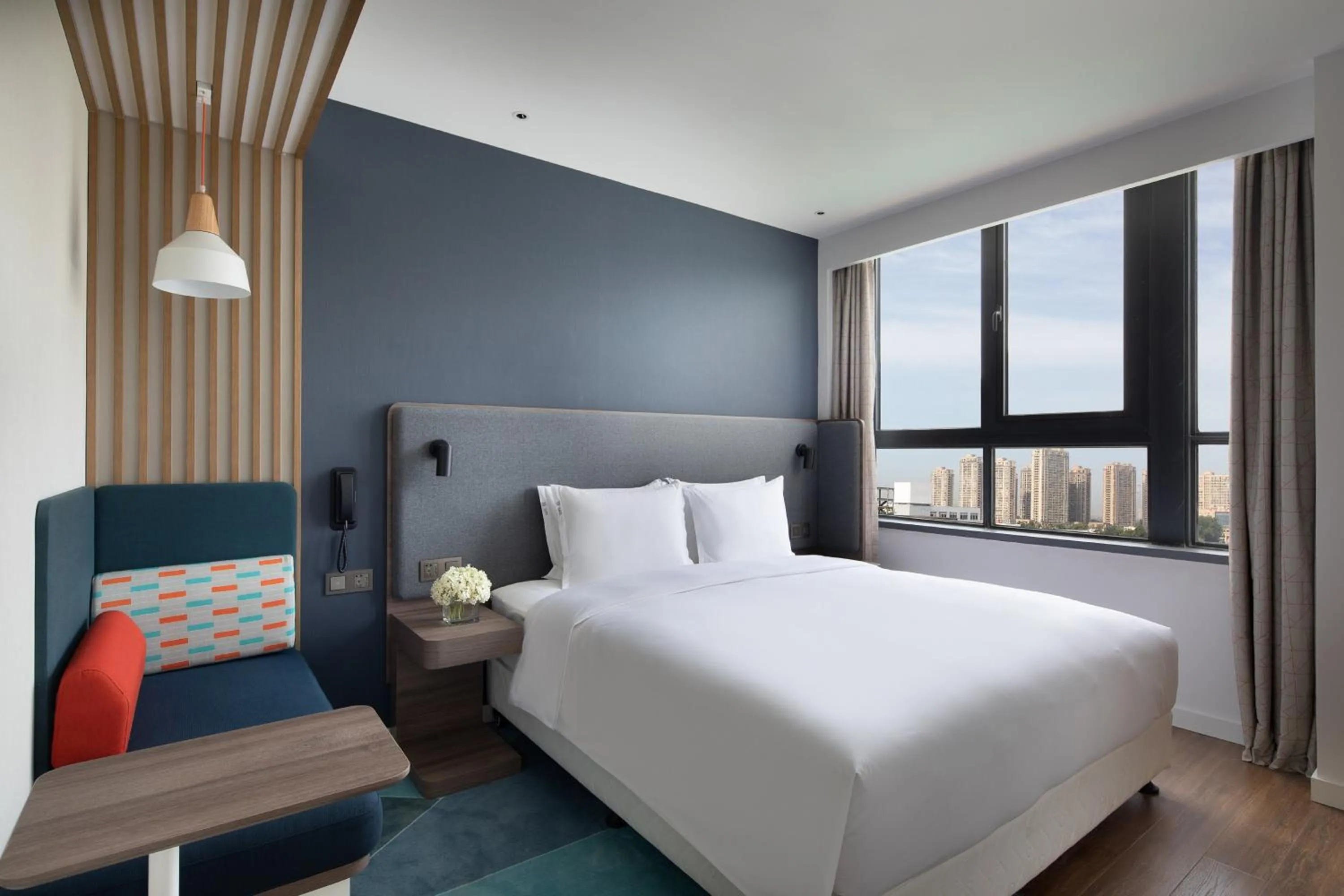 Photo of the whole room, Bed in Holiday Inn Express Chengdu Longquanyi North by IHG