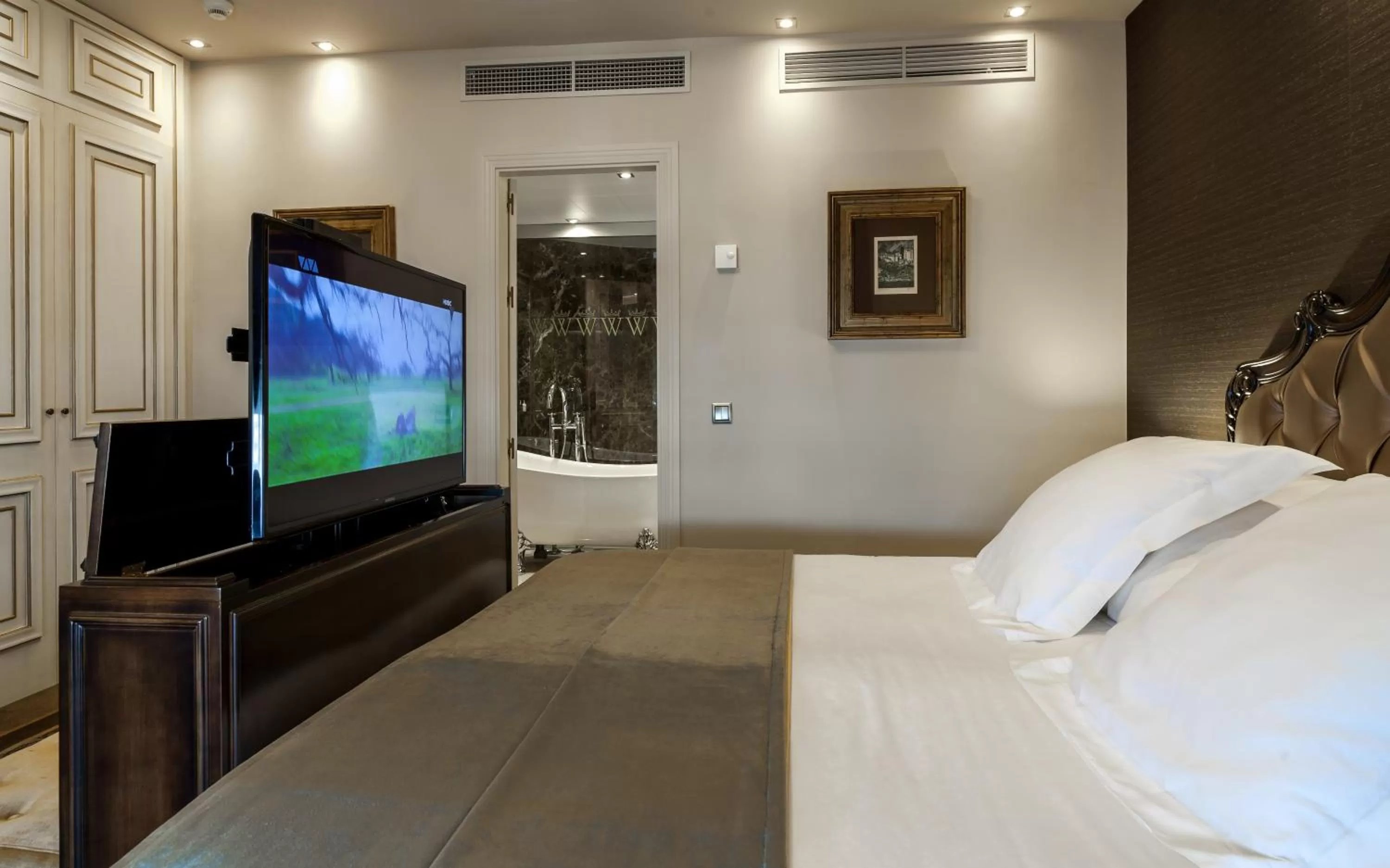 Bed in Wellington Hotel & Spa Madrid