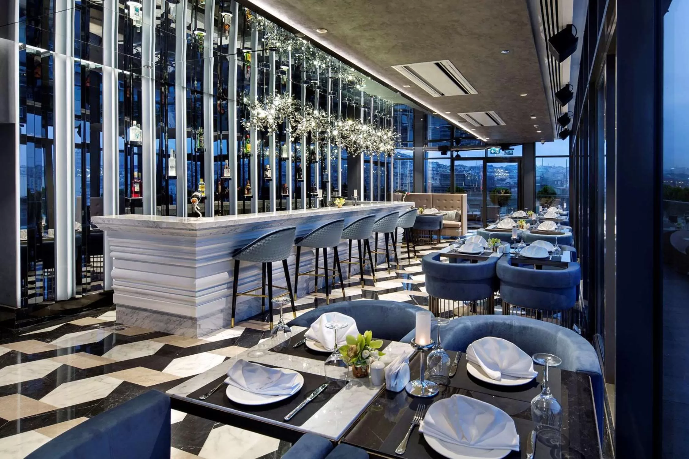 Restaurant/places to eat in DoubleTree by Hilton Istanbul - Piyalepasa