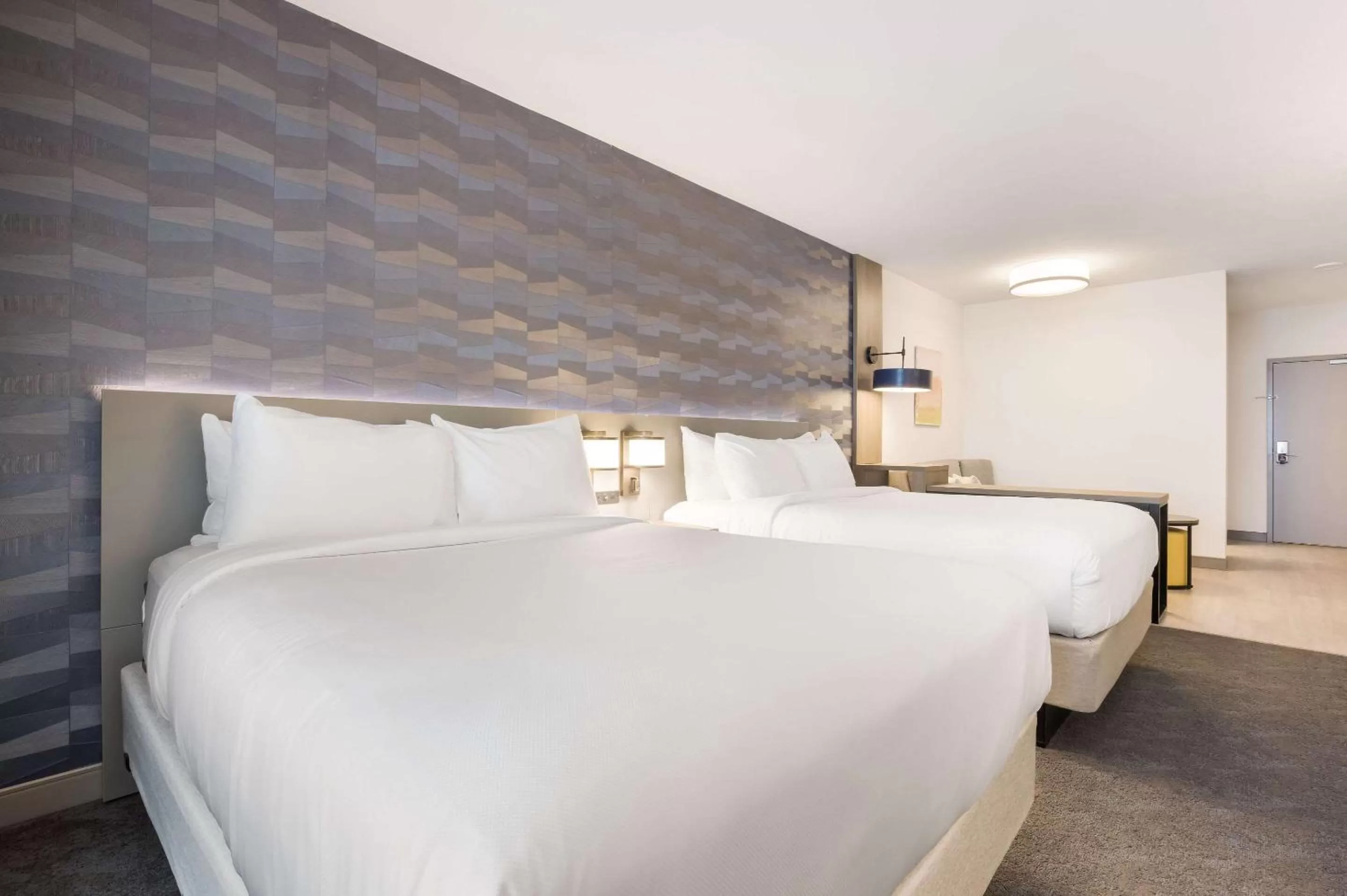 Bedroom, Bed in Comfort Inn & Suites Gaylord