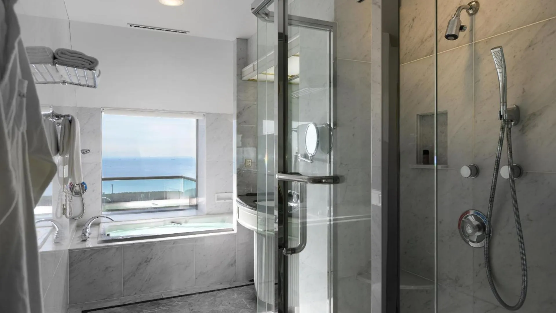 Bathroom in Hotel New Otani Makuhari