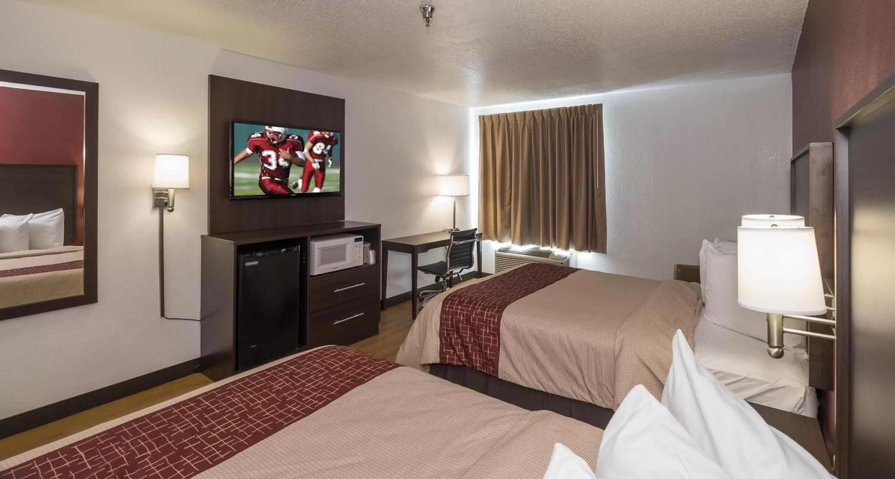 Deluxe Double Room with Two Double Beds Smoking in Red Roof Inn Columbus - Hebron Deluxe Double Room with Two Double Beds Smoking in Red Roof Inn Columbus - Hebron