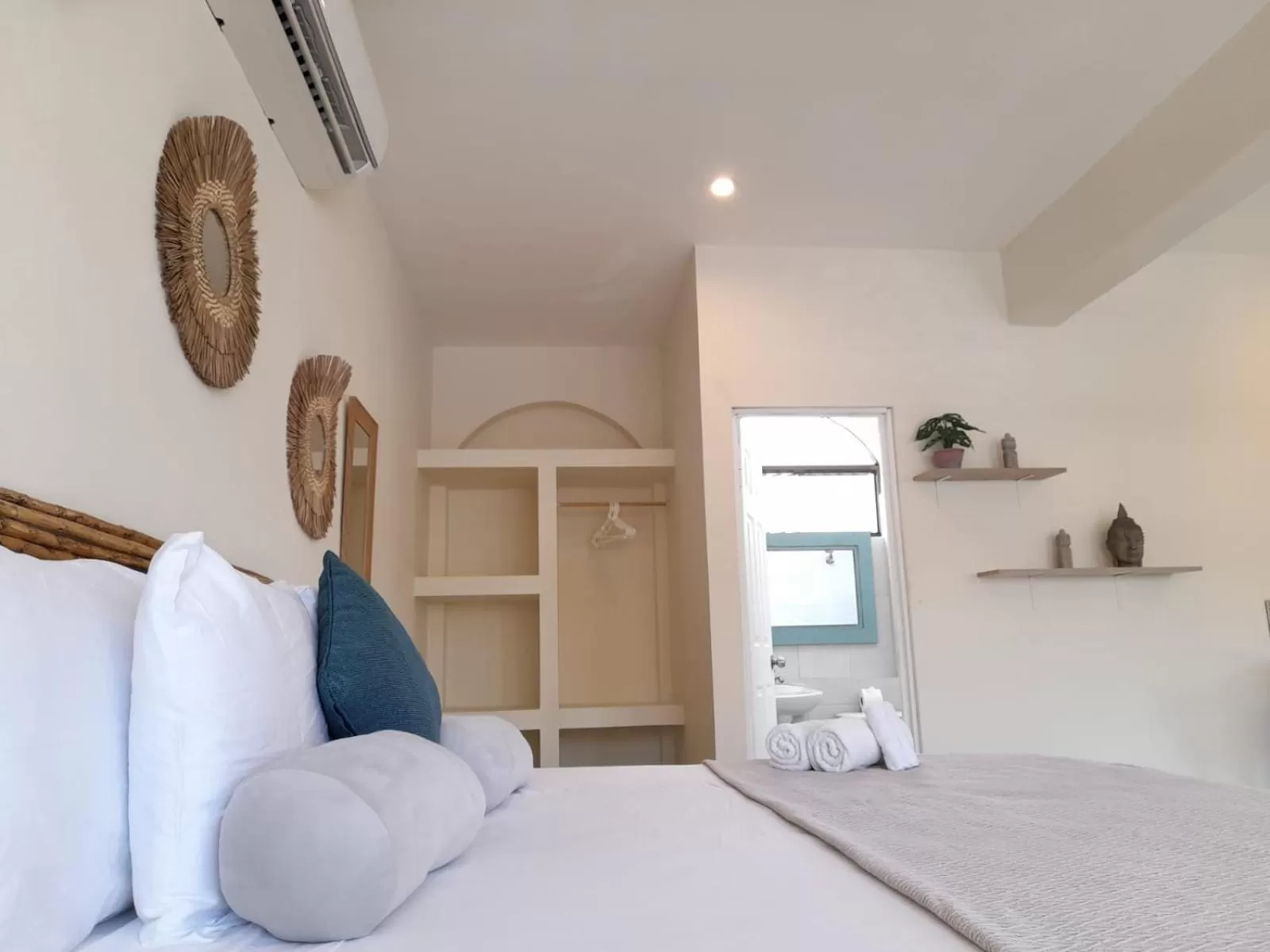 wardrobe in Zulu Surf Hotel Tamarindo