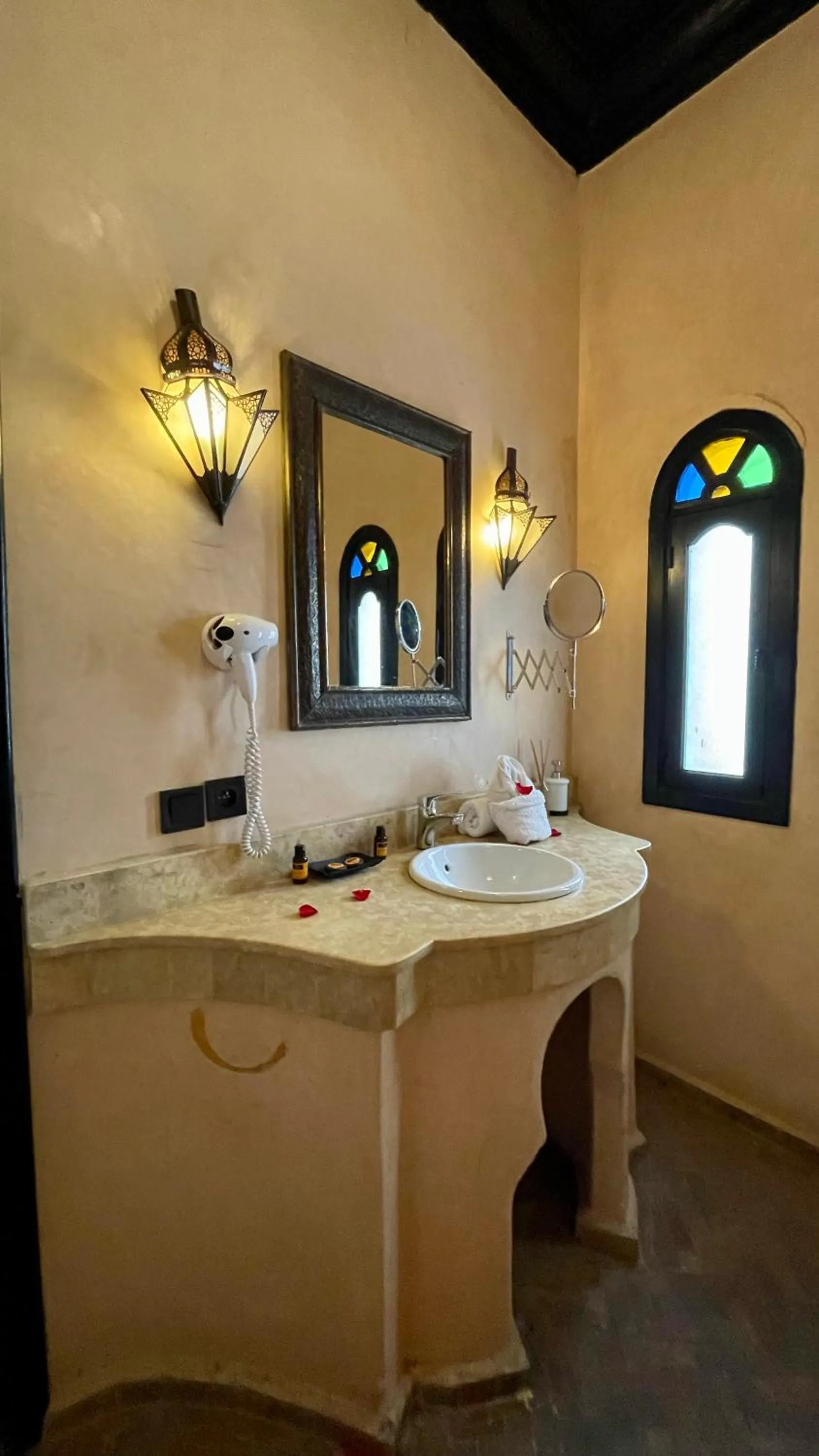 Bathroom in Riad Dar Foundouk and Spa