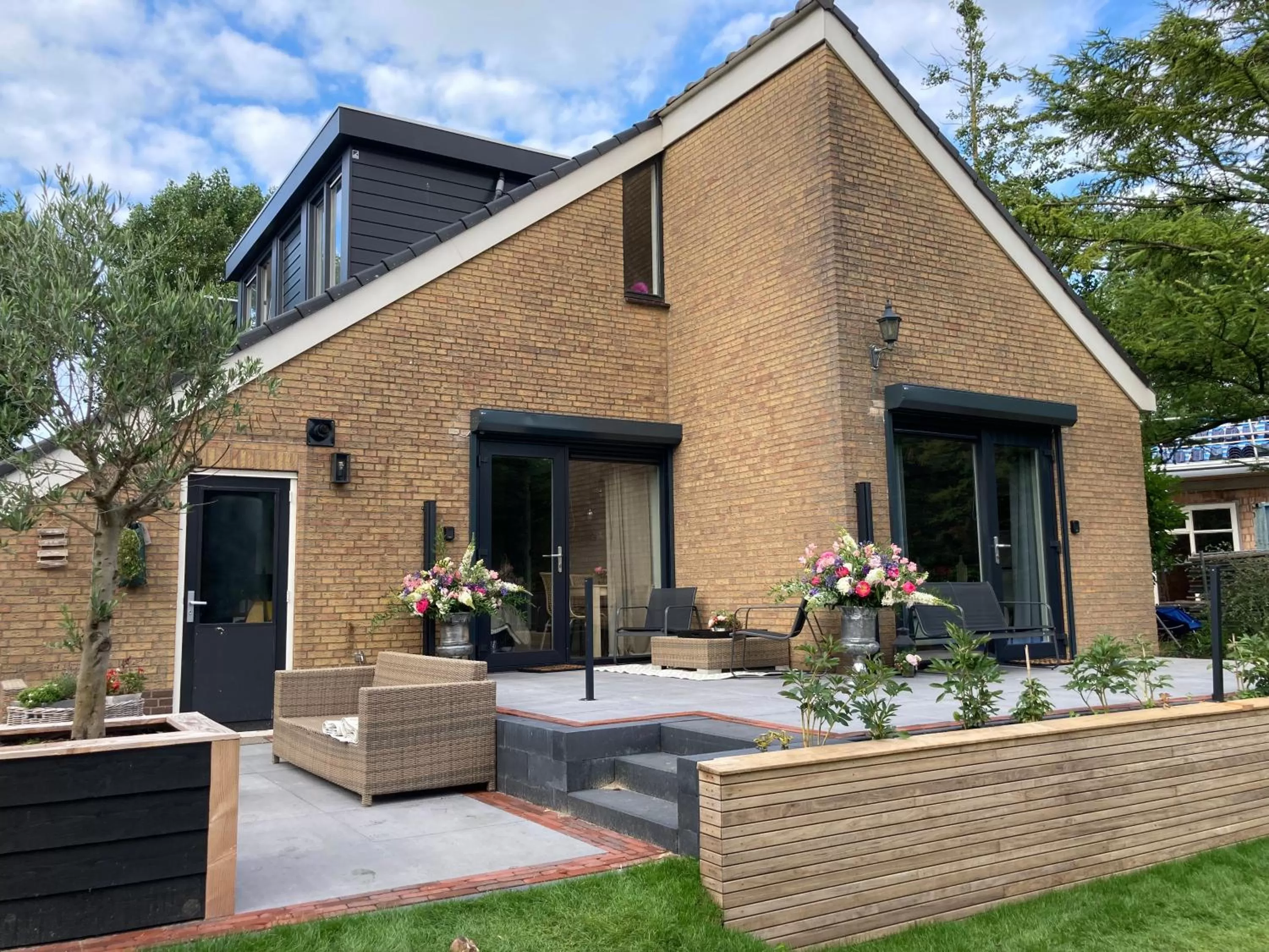 Property building in Paauwze