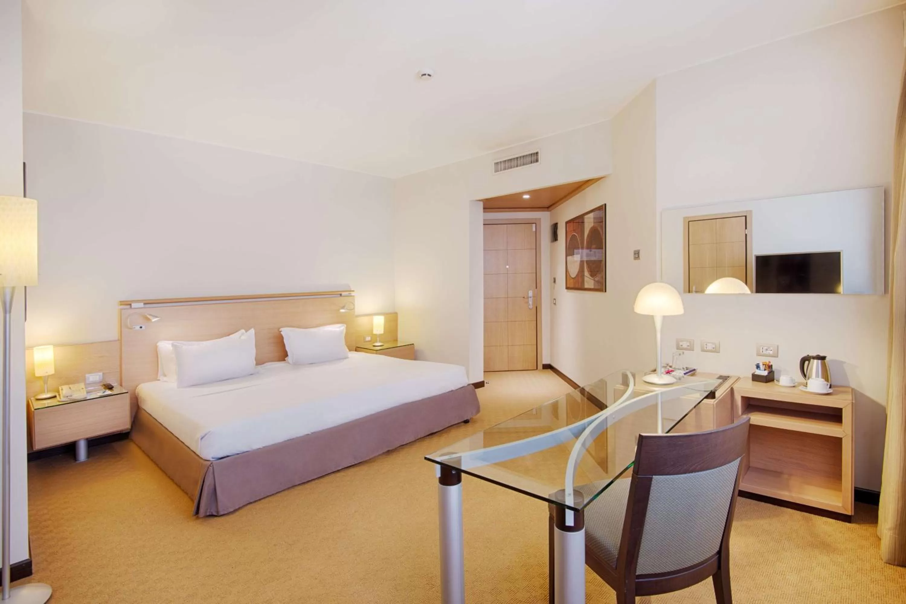 Family Room (2 Adults + 1 Child) in NH Bologna Villanova