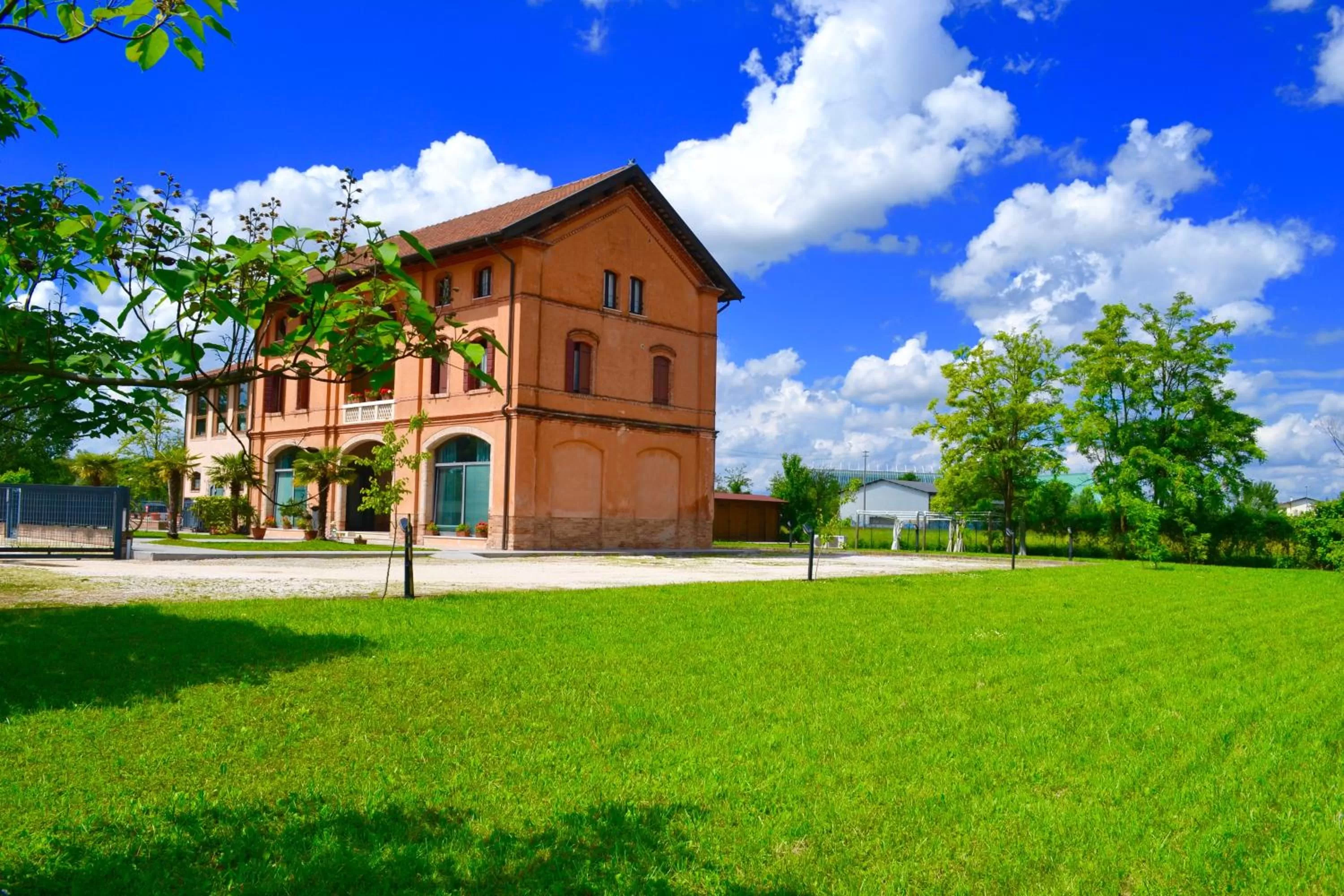 Facade/entrance in RESIDENCE BACO Da SETA