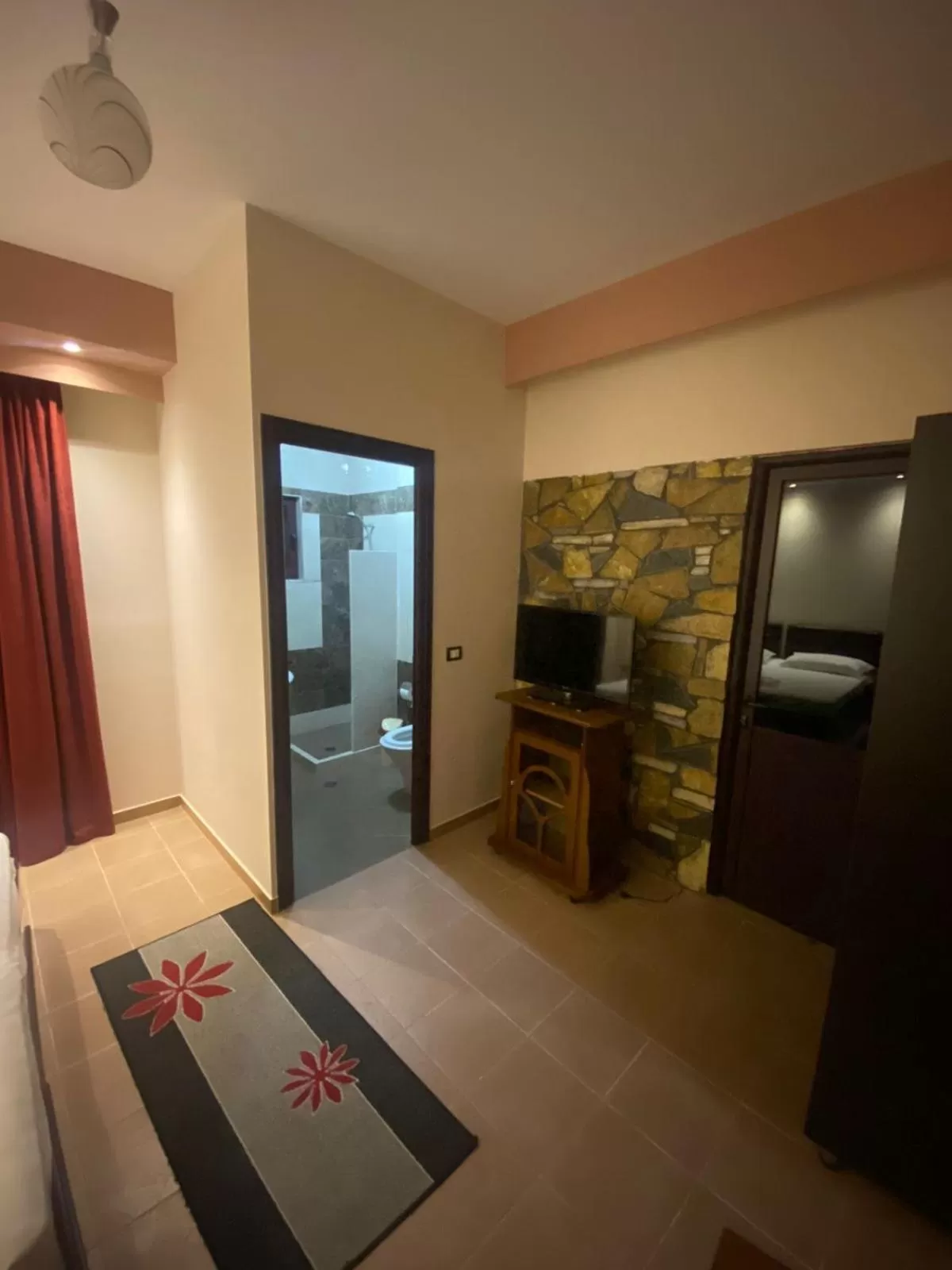 Communal lounge/ TV room, TV/Entertainment Center in Hotel Ago