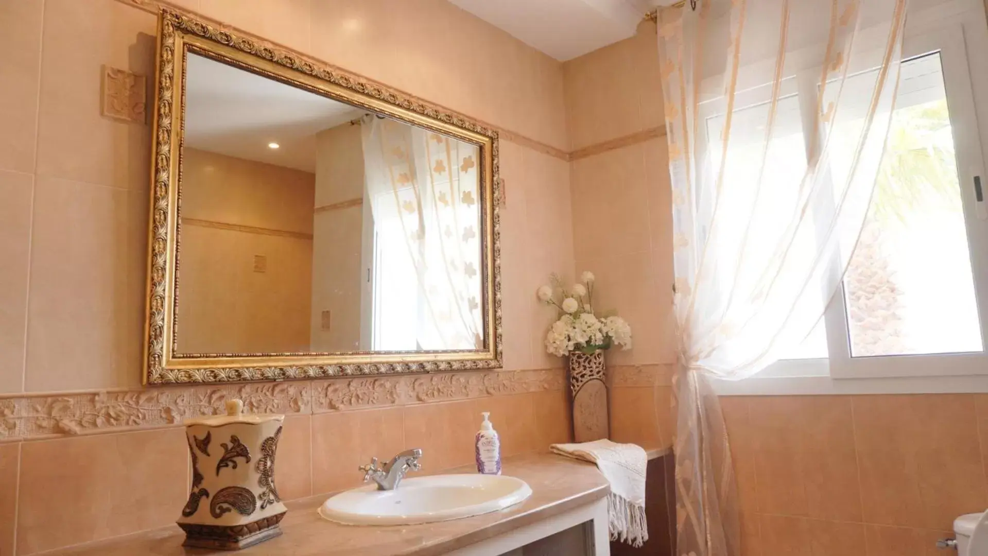 Large Double Room in Dar Khereddine Large Double Room in Dar Khereddine