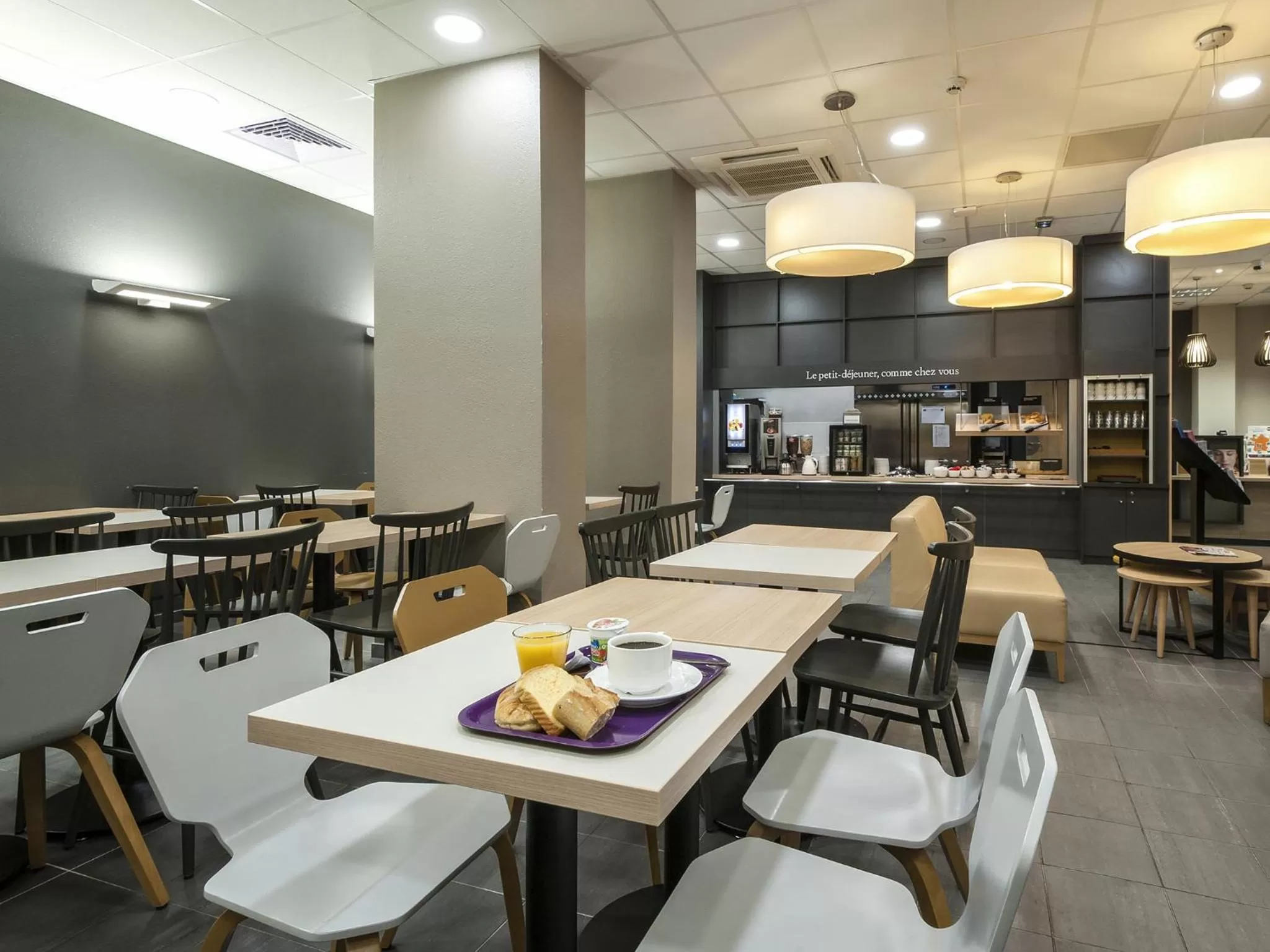 Restaurant/places to eat in B&B HOTEL Lyon Ouest Tassin