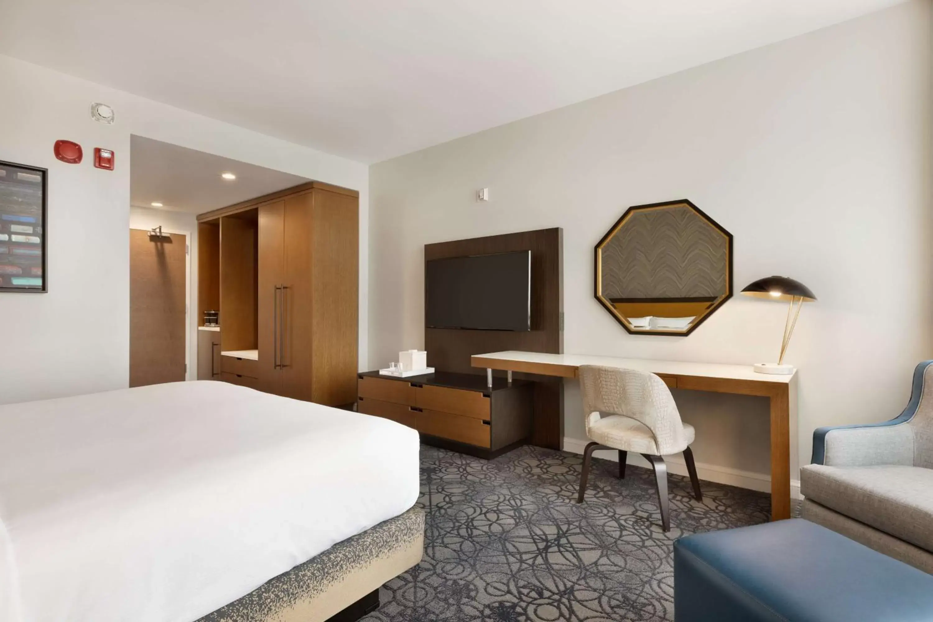 King Room - Disability Access in Hilton Alpharetta Atlanta King Room - Disability Access in Hilton Alpharetta Atlanta