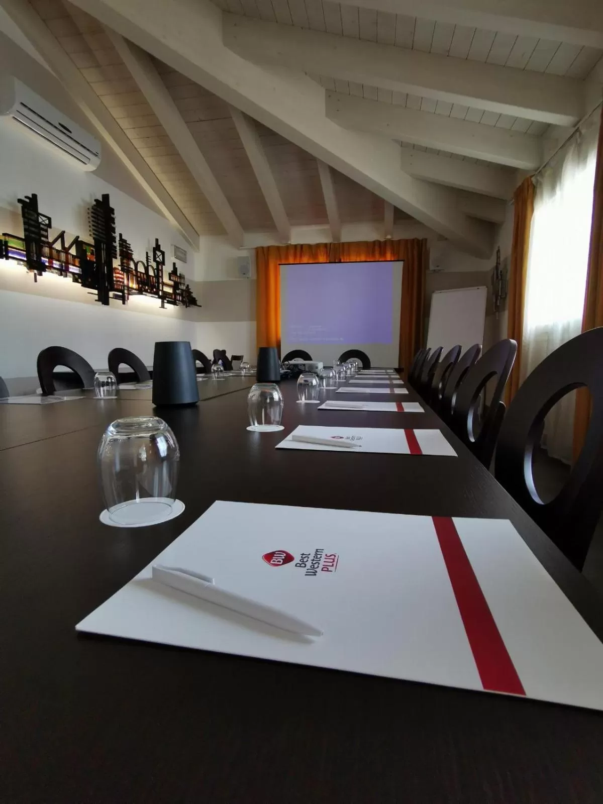 Business facilities in Best Western Plus Hotel Modena Resort