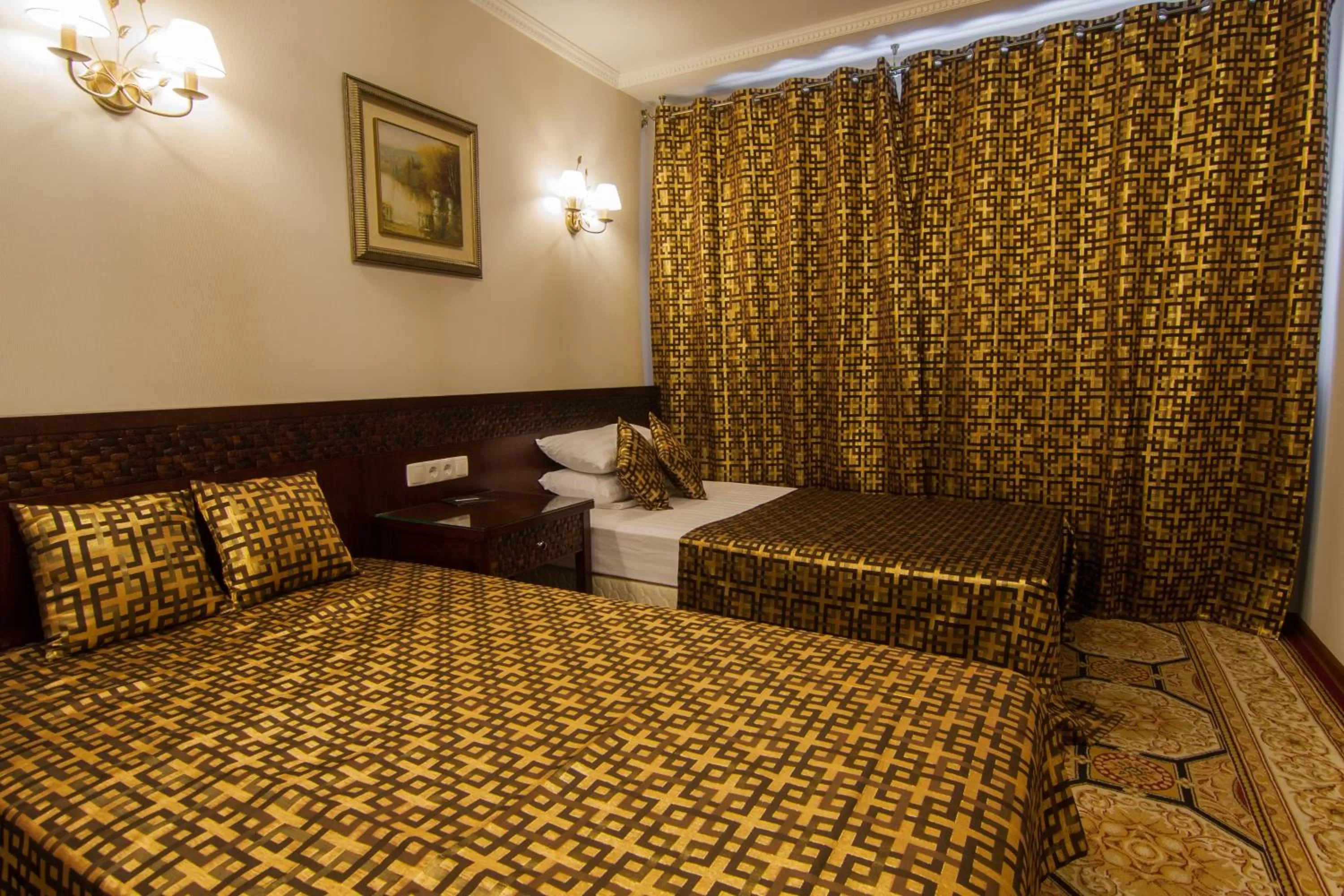 Photo of the whole room, Bed in Klassik Hotel