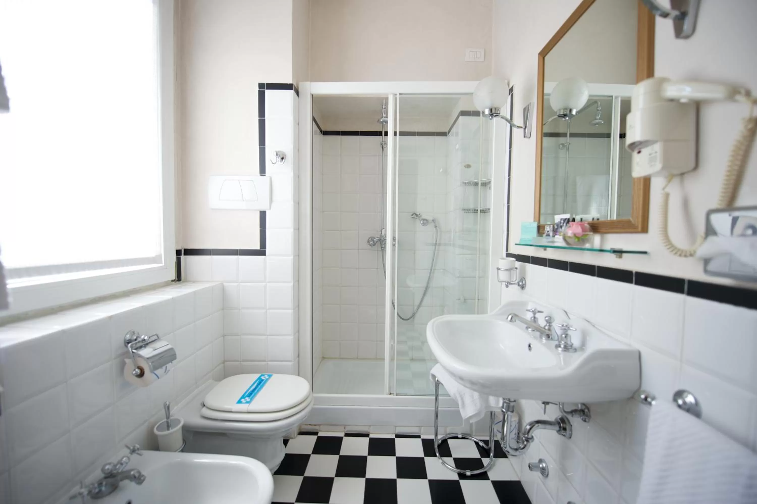 Shower, Bathroom in Hotel Mercure Milano Centro