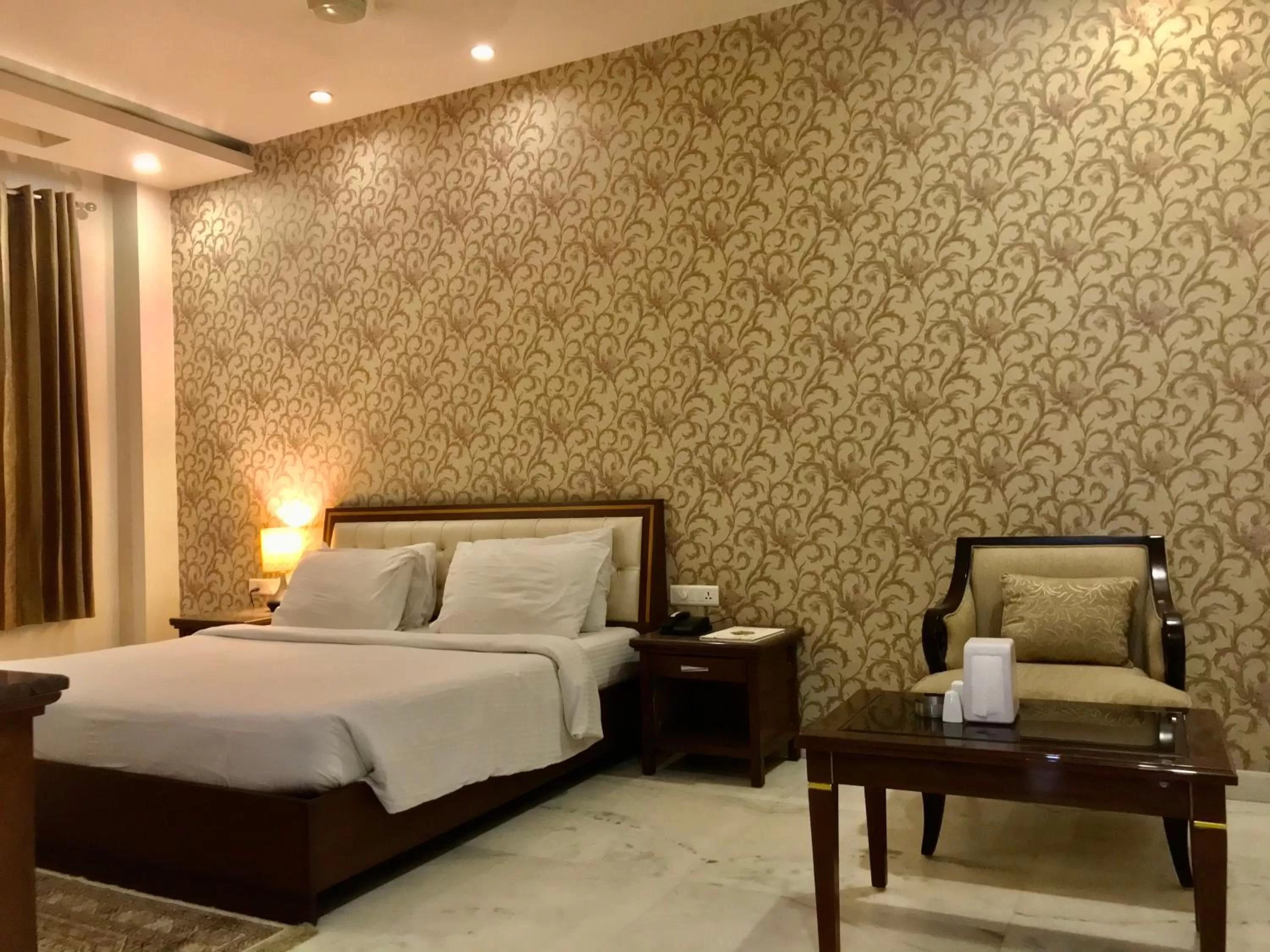 Bedroom, Bed in Hotel Leela Grande