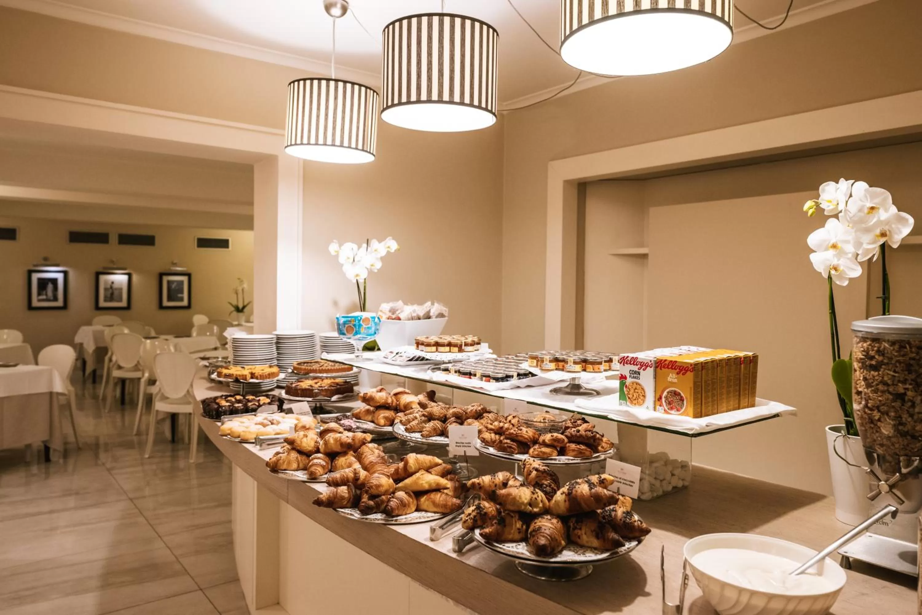 Food and drinks in Hotel De La Ville