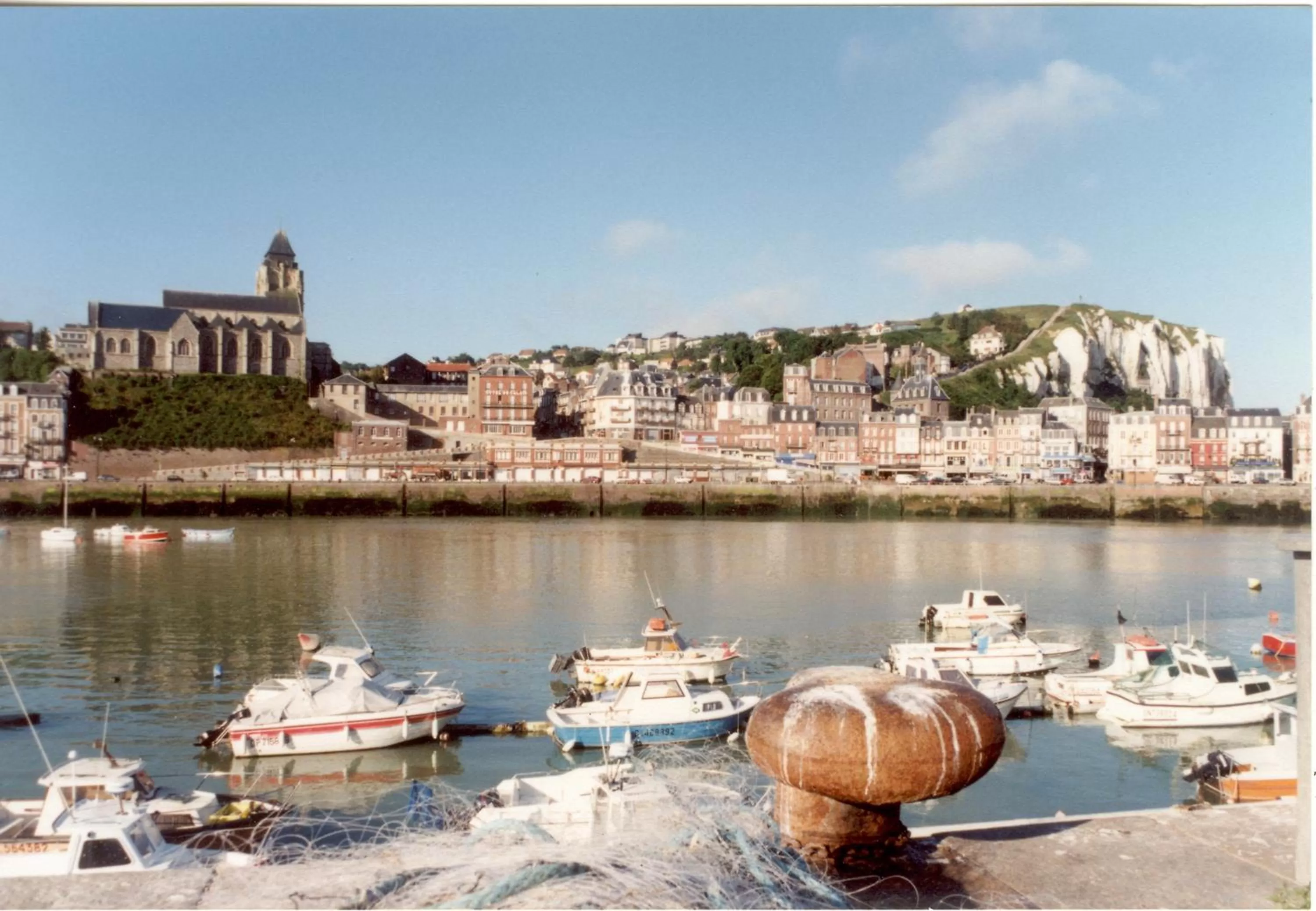 Property building in Hôtel De Calais