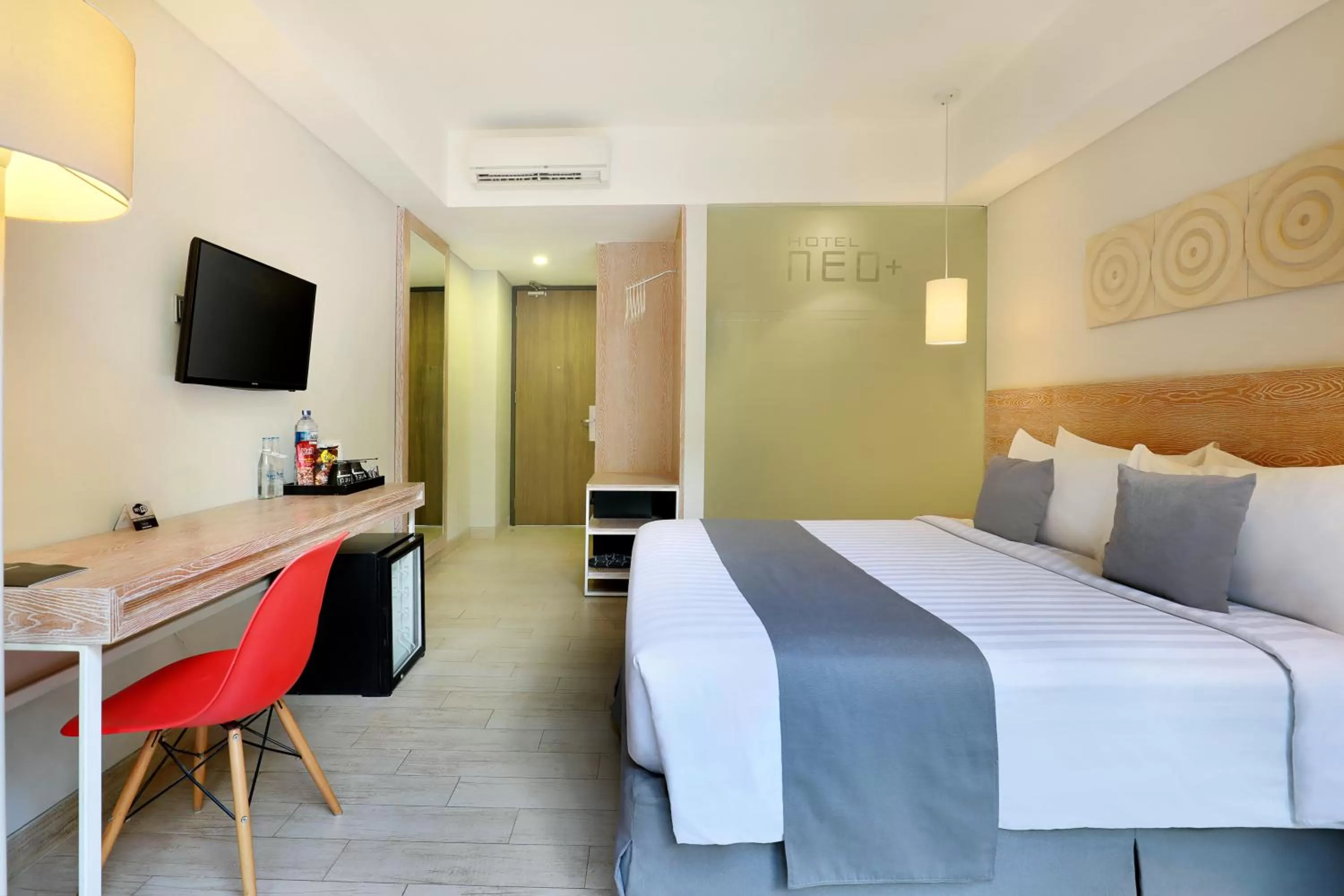 Photo of the whole room, Bed in Hotel NEO+ Kuta Legian by ASTON