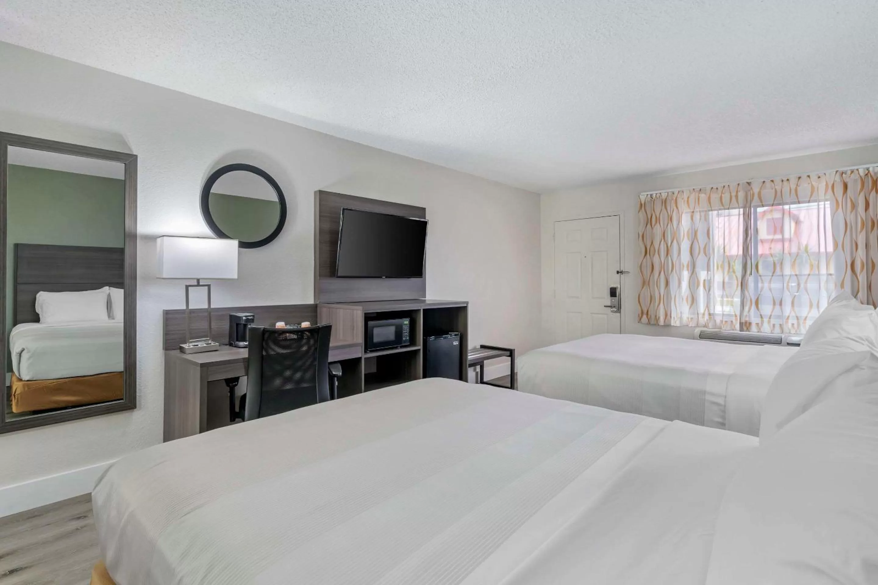 Bed in Quality Inn & Suites Orlando East - UCF Area