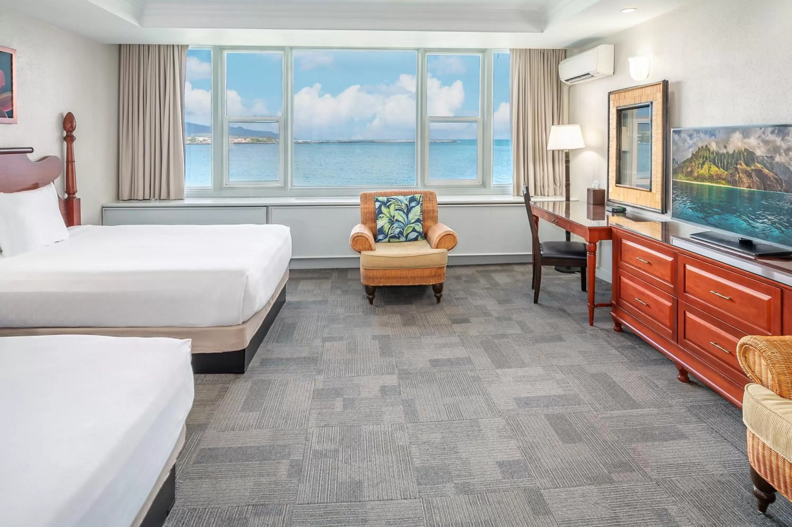 Bed in Maui Beach Hotel