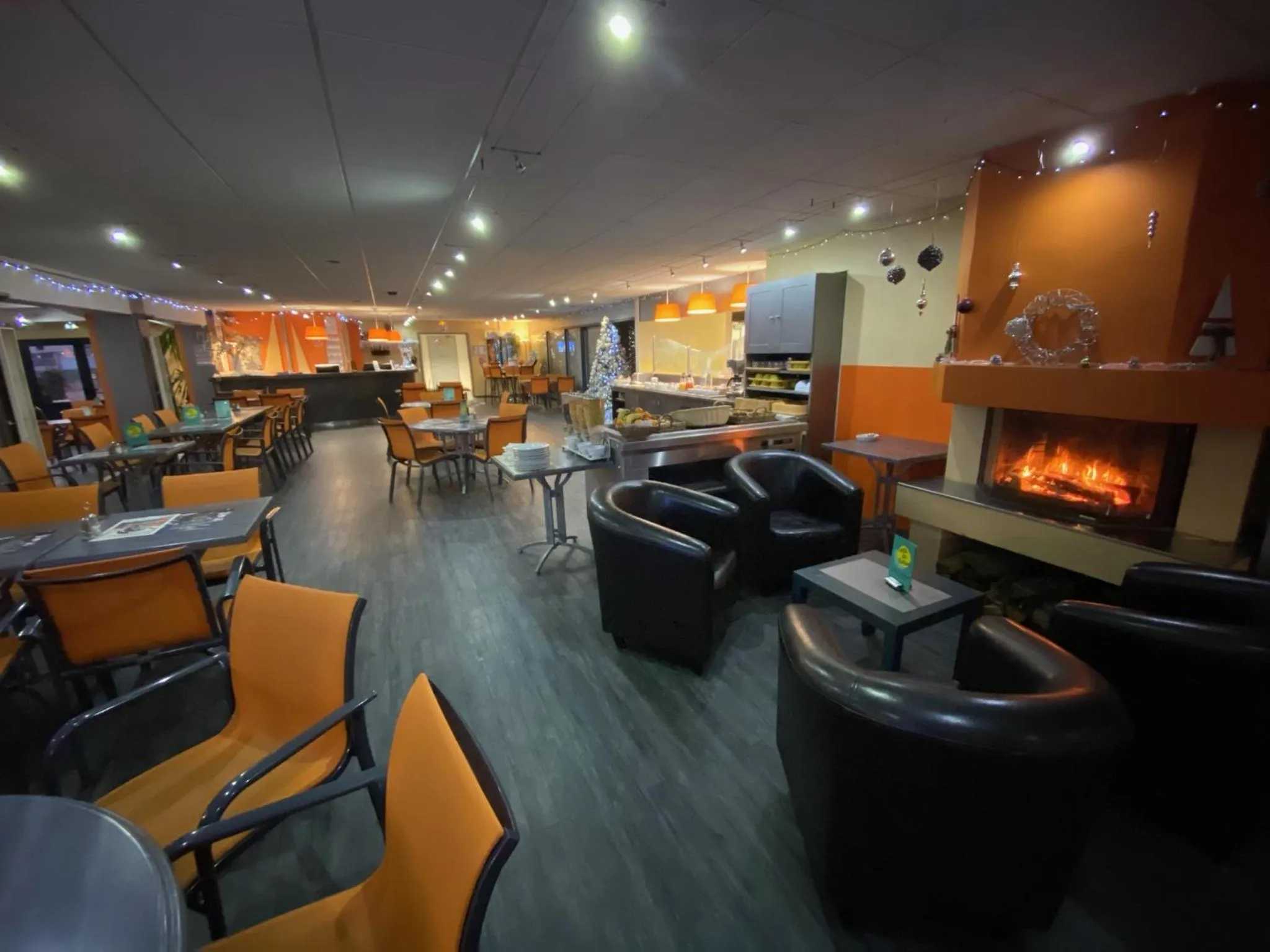 Restaurant/places to eat in Hôtel De La Plage