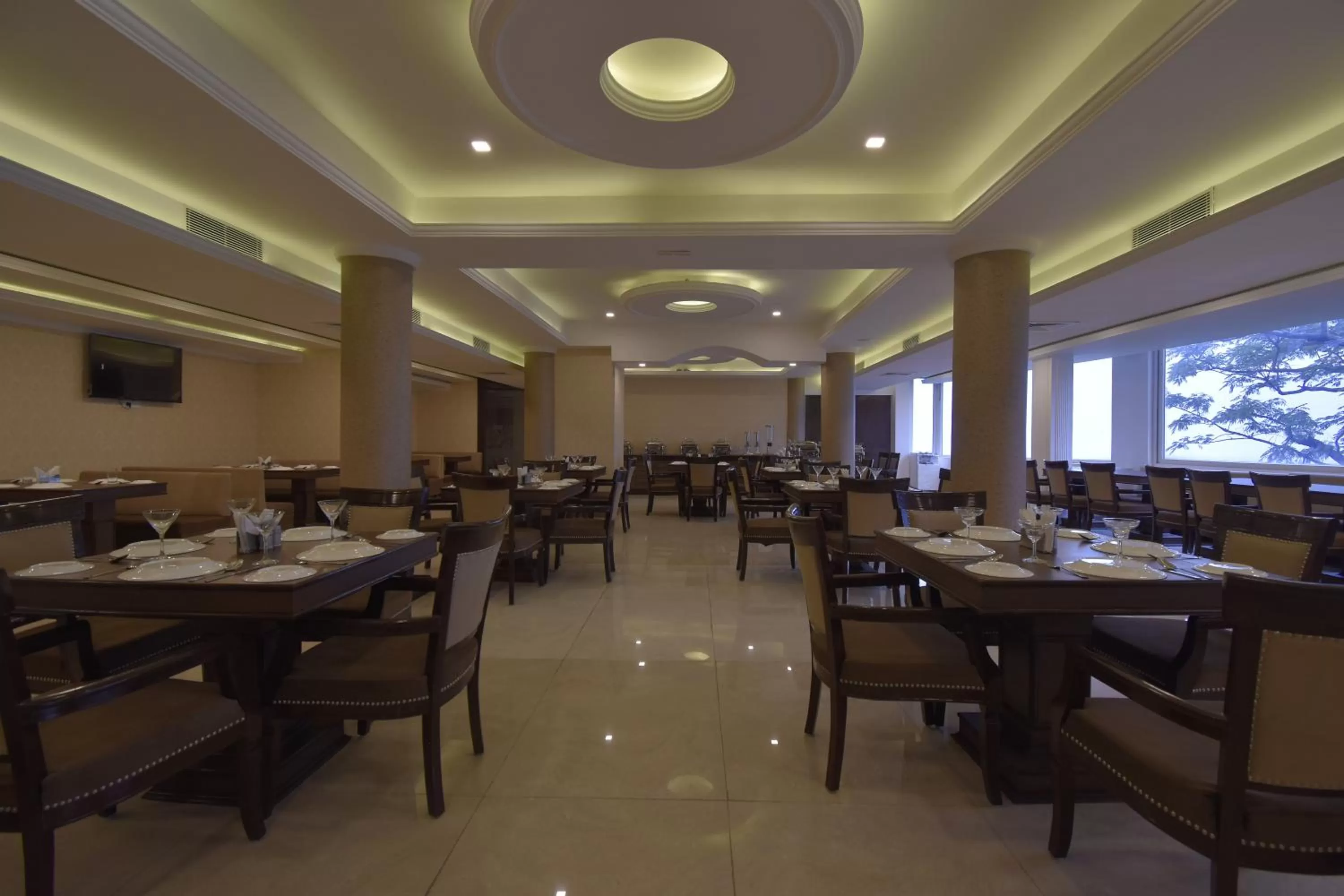 Restaurant/Places to Eat in The Royal Castle AC Centralized