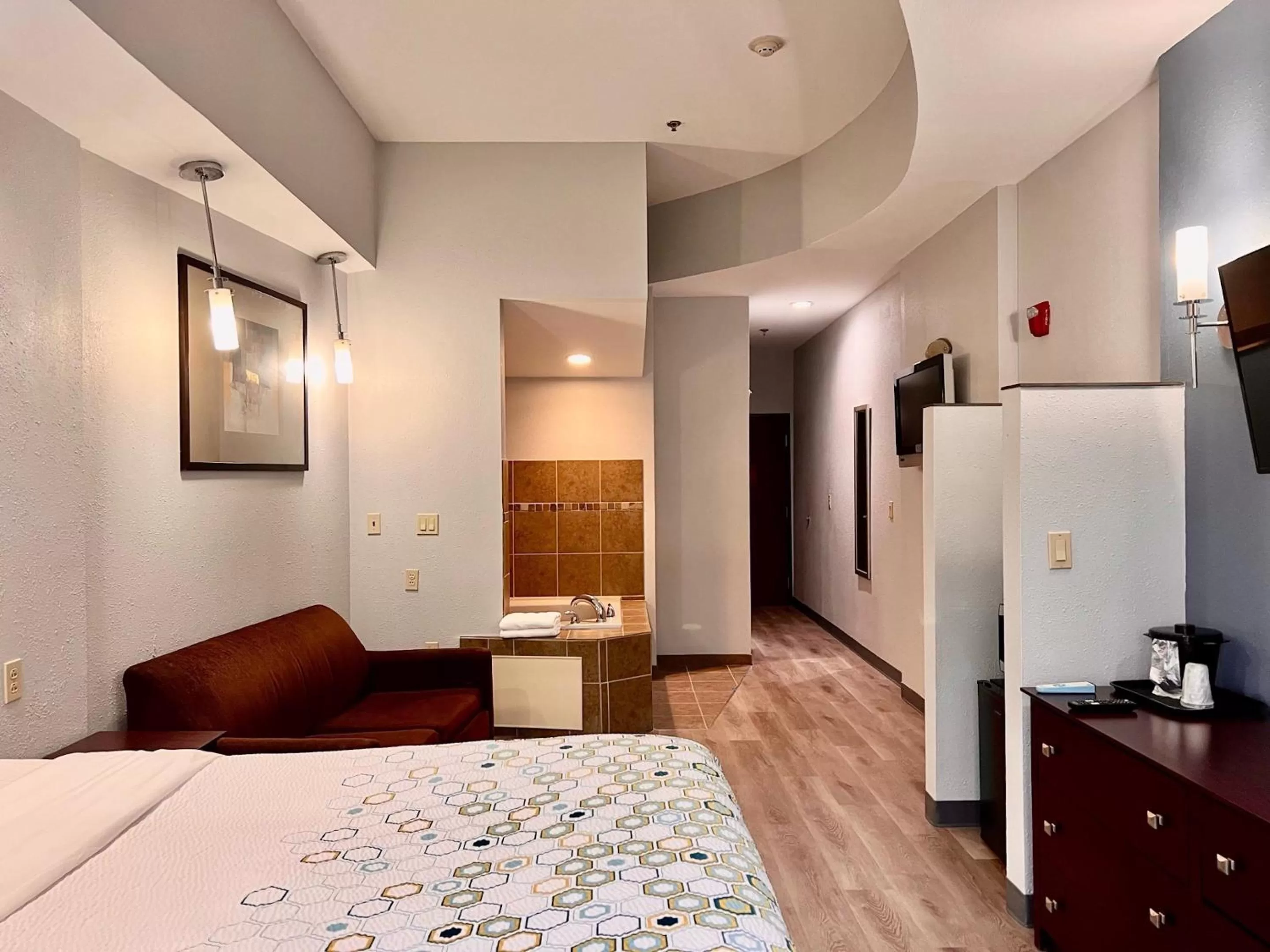 Photo of the whole room, Bed in HomeTowne Studios & Suites by Red Roof Washington