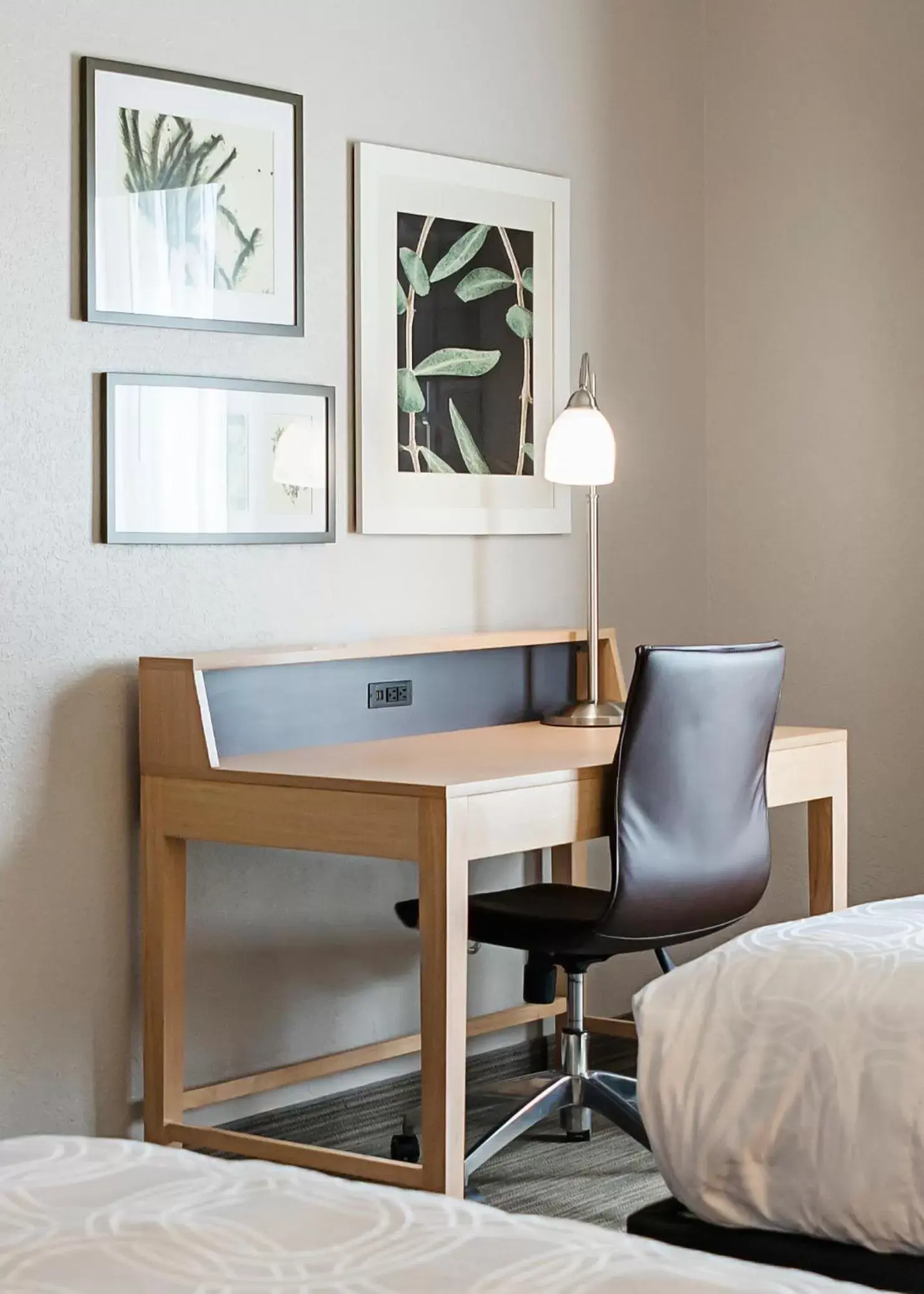 Queen Room with Two Queen Beds in Country Inn & Suites by Radisson, Appleton, WI Queen Room with Two Queen Beds in Country Inn & Suites by Radisson, Appleton, WI