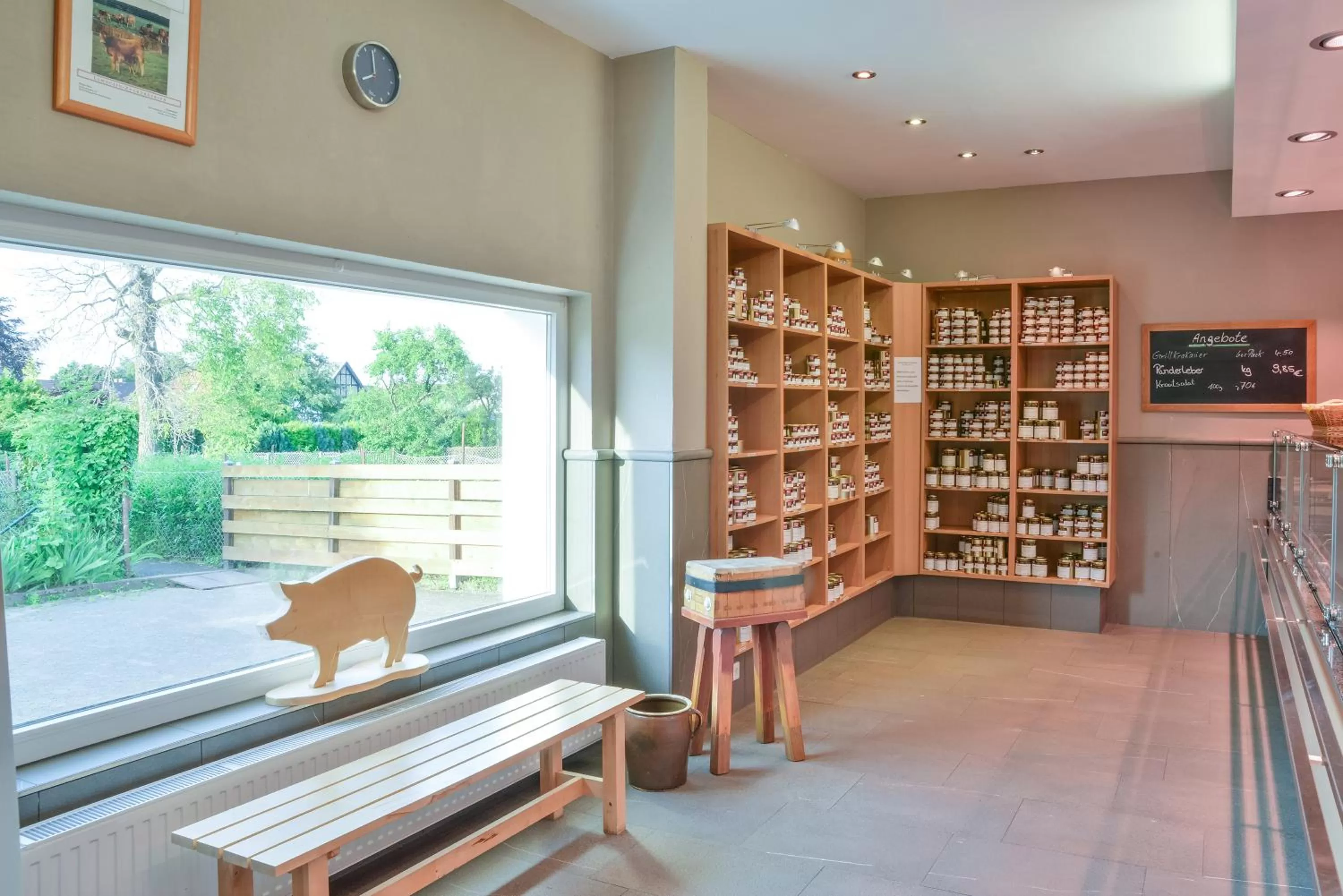 On-site shops, Library in Bei Meier`s zum weißen Roß