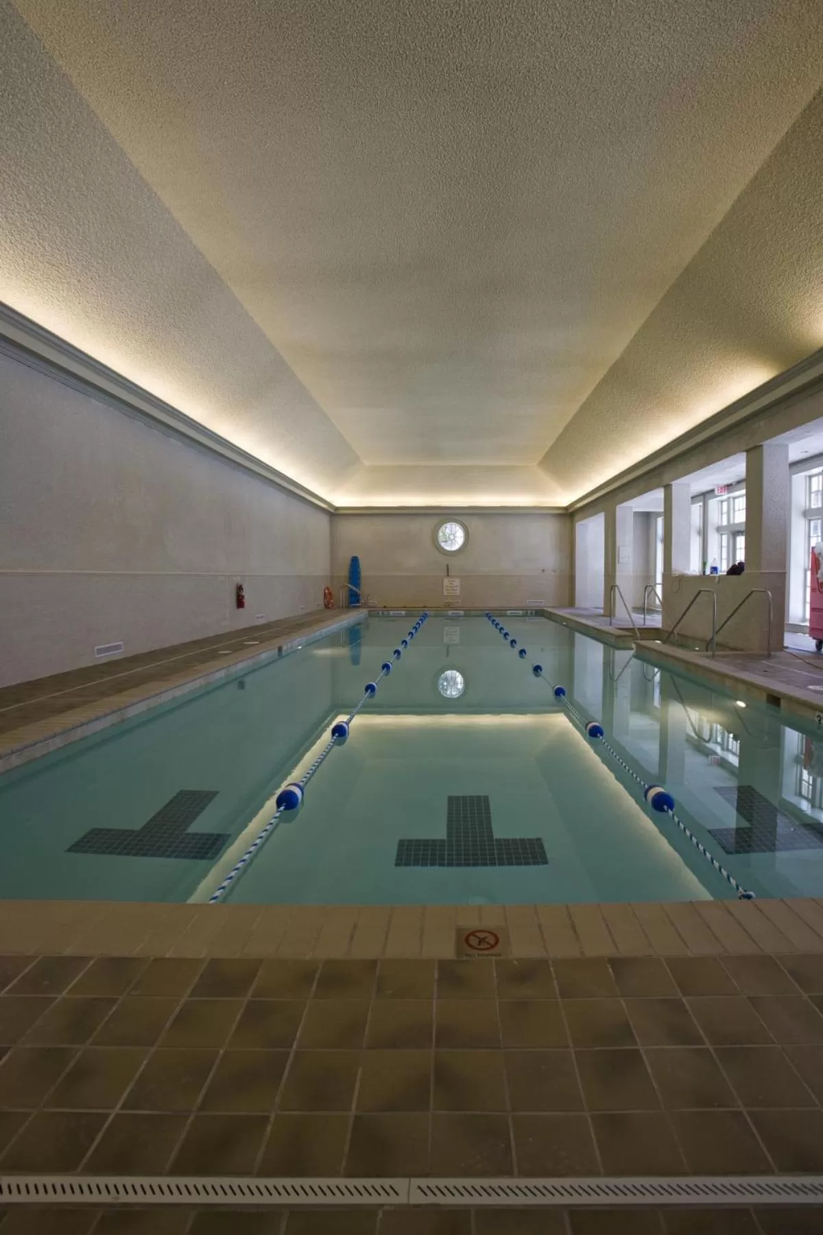 Swimming pool in Colonial Houses, an official Colonial Williamsburg Hotel