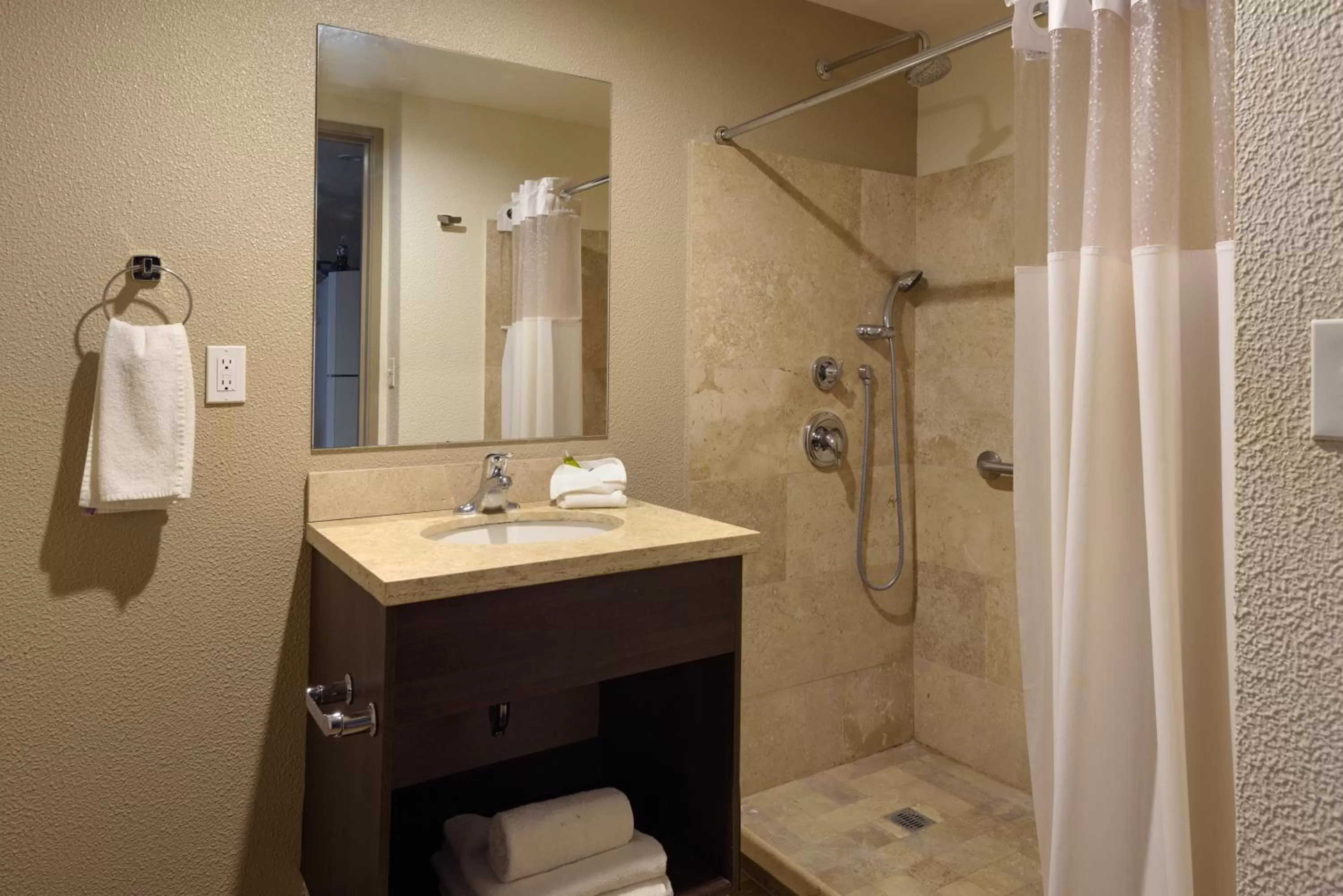 Shower in Extended Suites Coatzacoalcos Forum