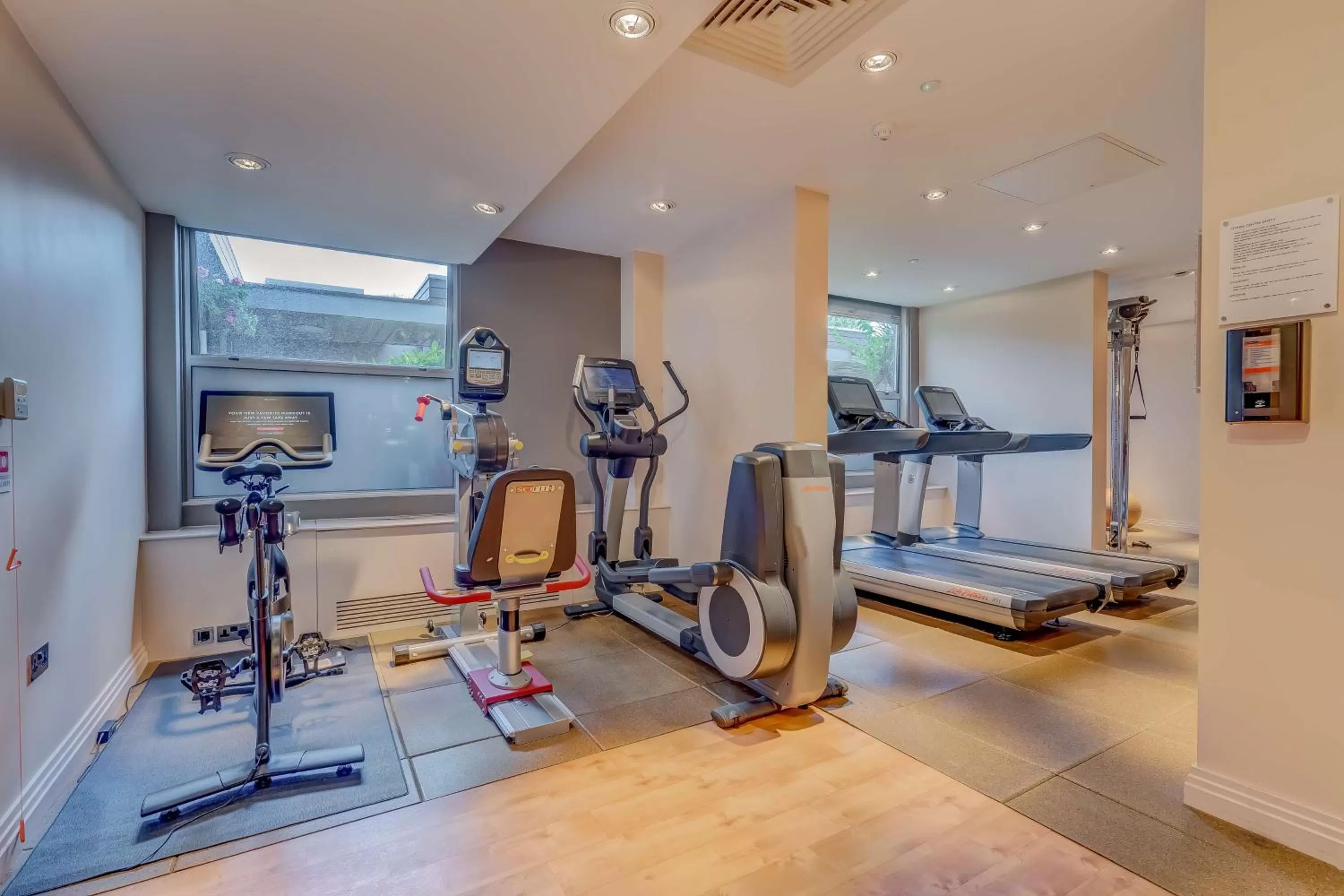 Fitness centre/facilities in DoubleTree by Hilton London Ealing