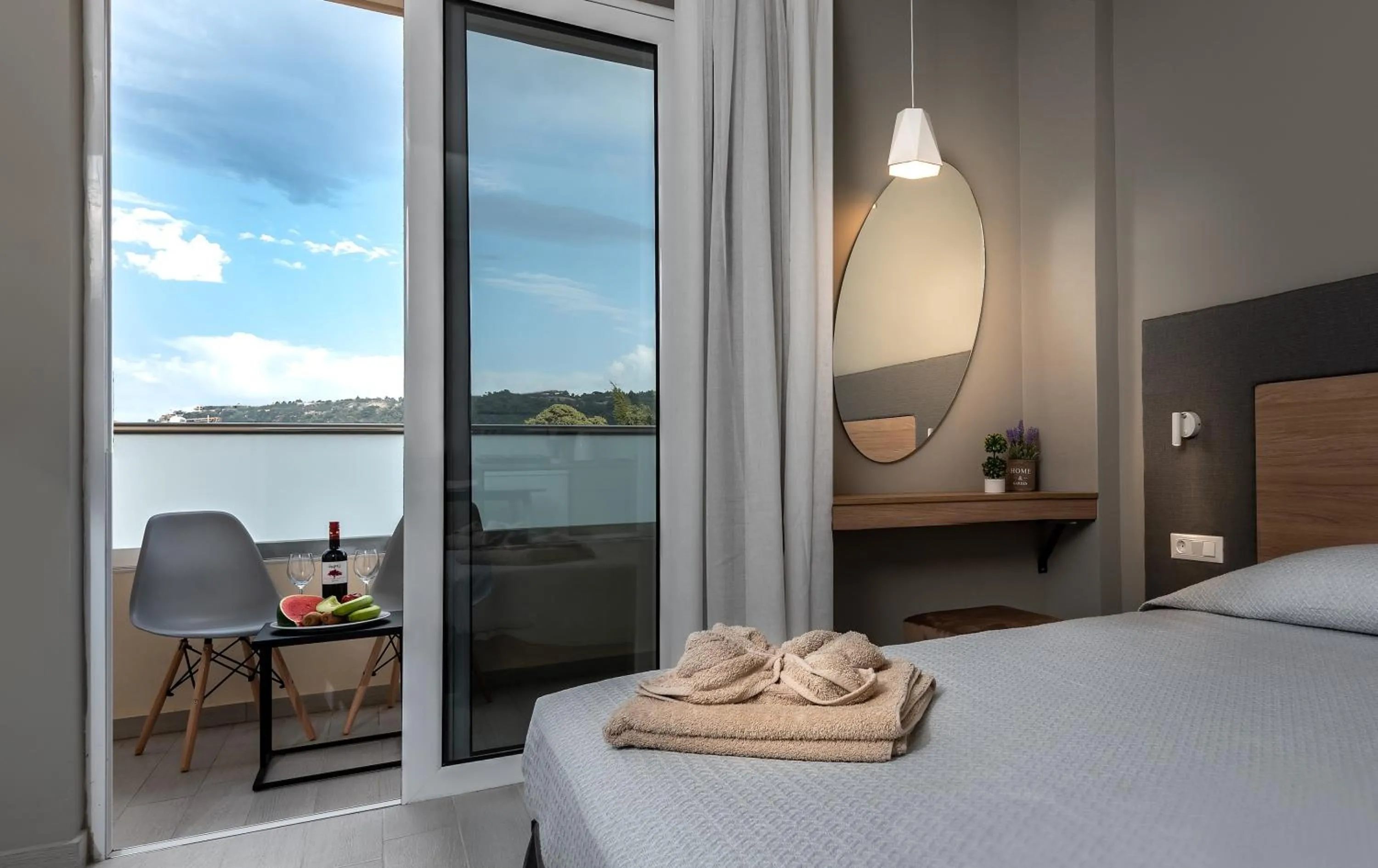 Balcony/Terrace, Bed in Sunday Hotel