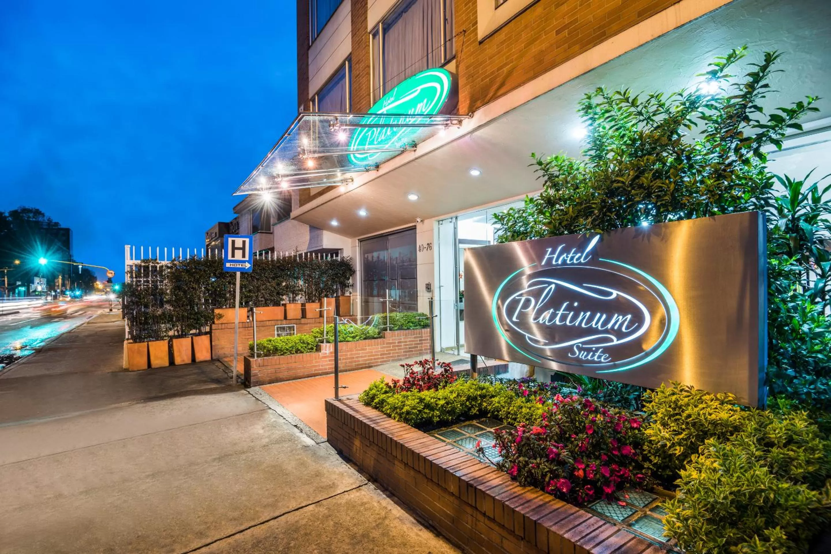 Facade/entrance in Hotel Platinum Suite