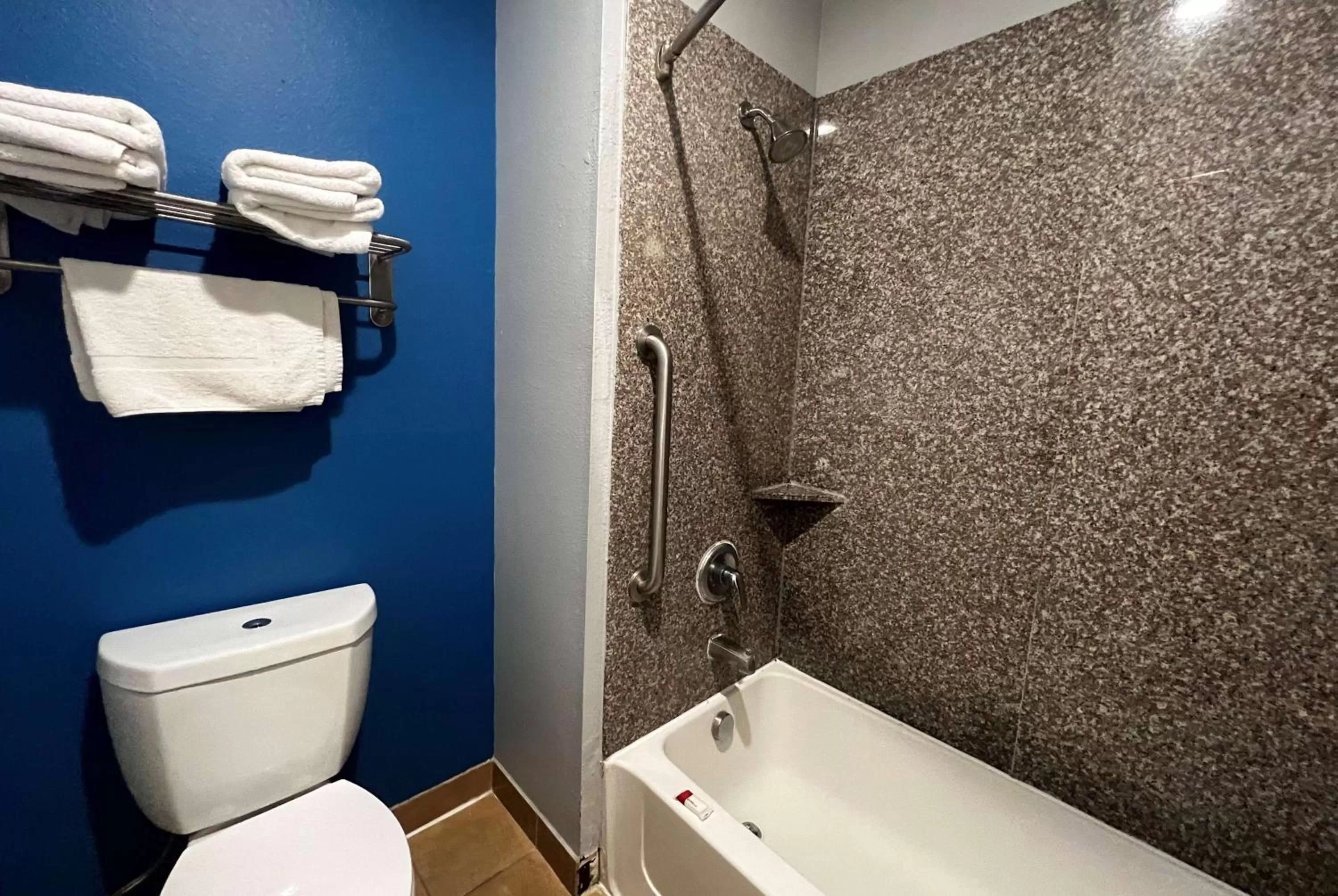 TV and multimedia in Super 8 by Wyndham Houston North I-45