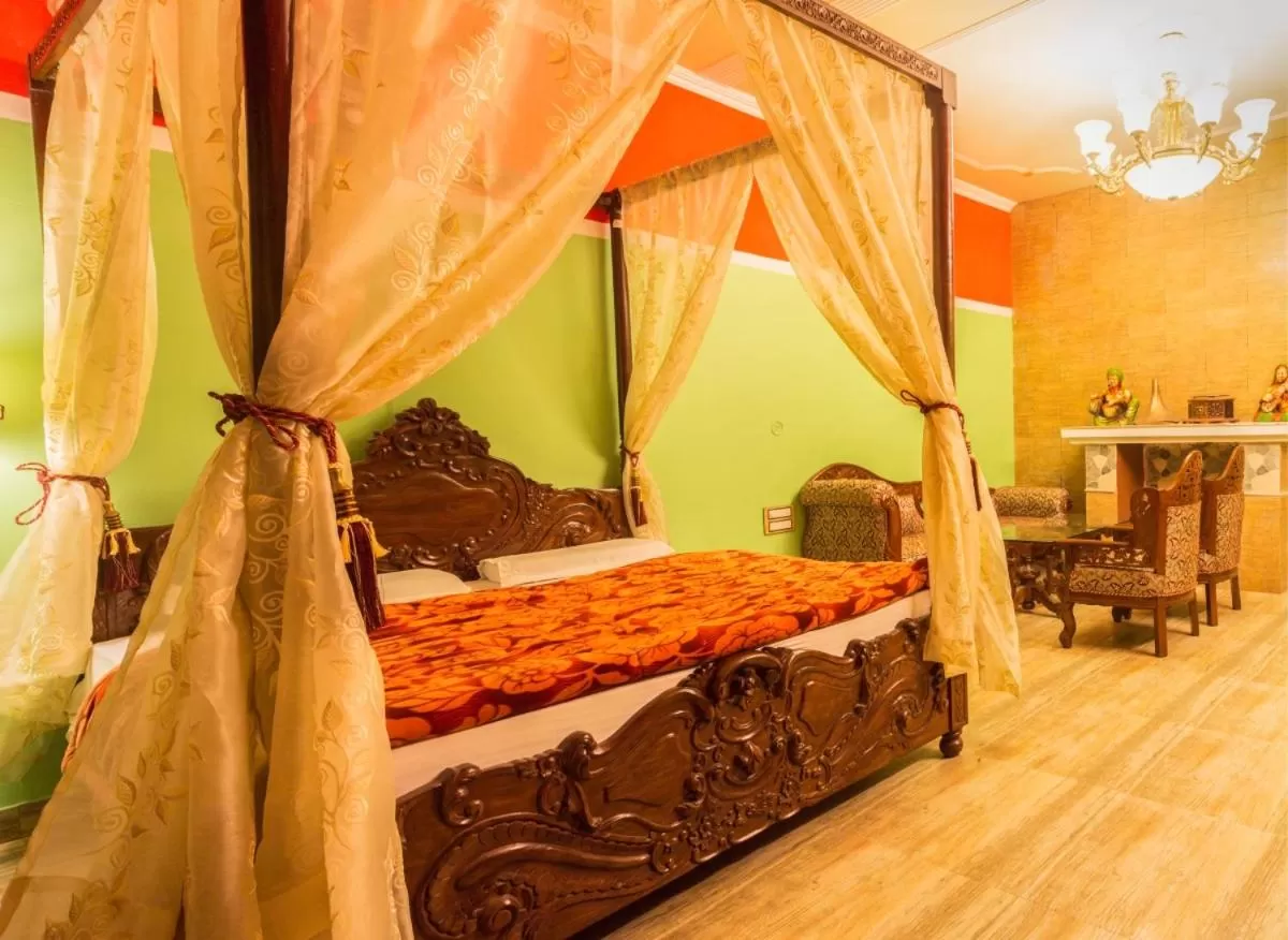 Bed in Hill Top Swiss Cottage