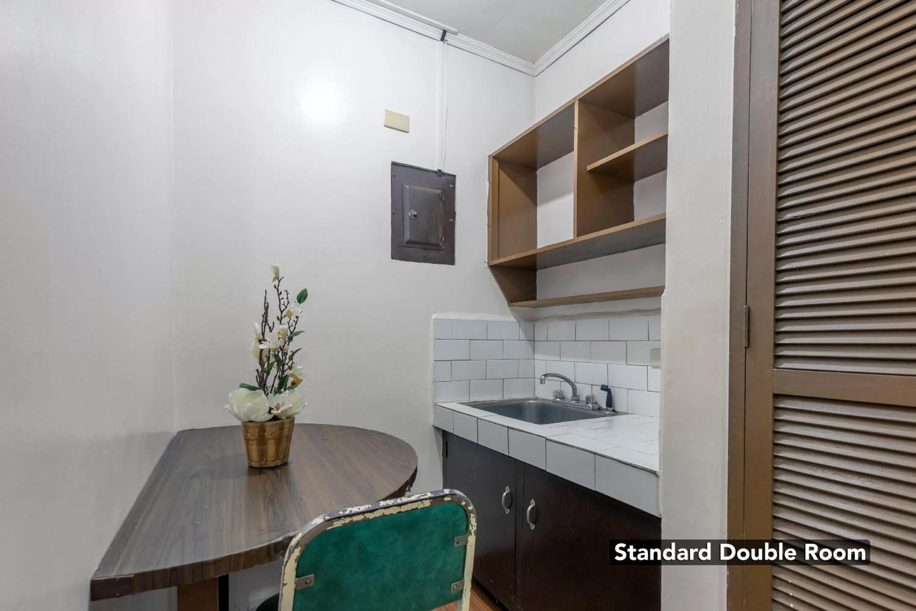 Dining area in Victoria Mansions