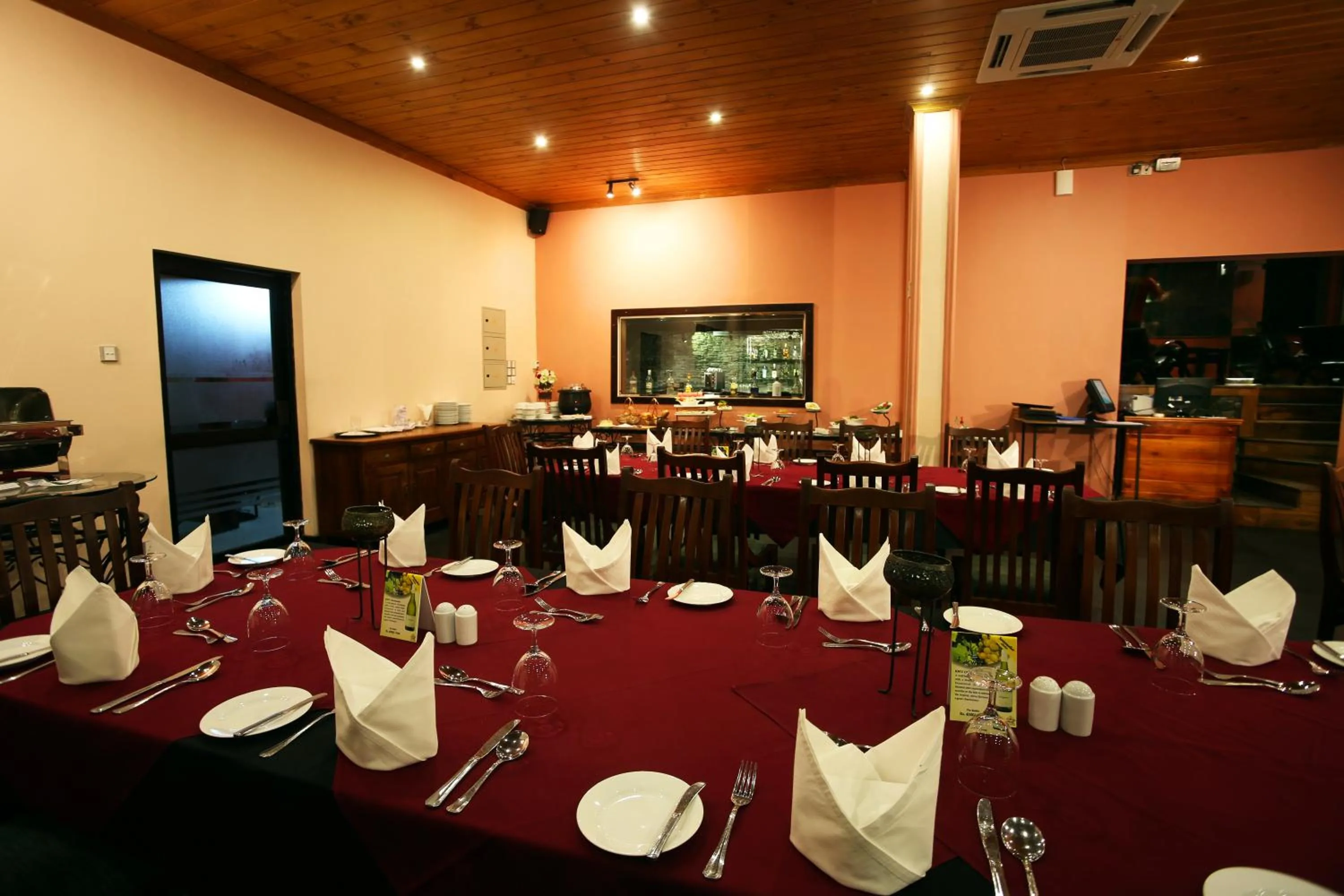 Restaurant/places to eat in Randholee Resort & Spa