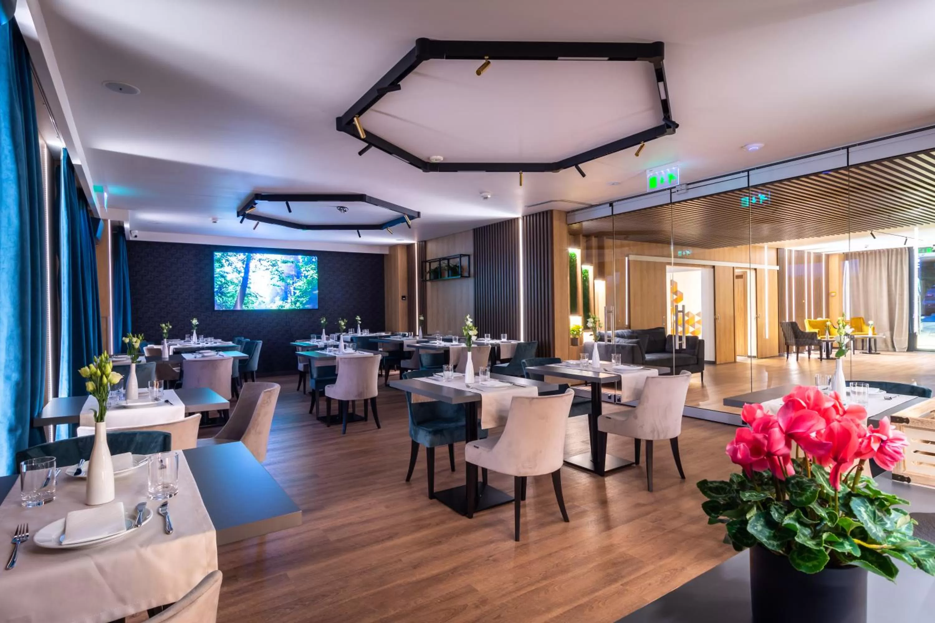 Restaurant/places to eat in Aparthotel NOX