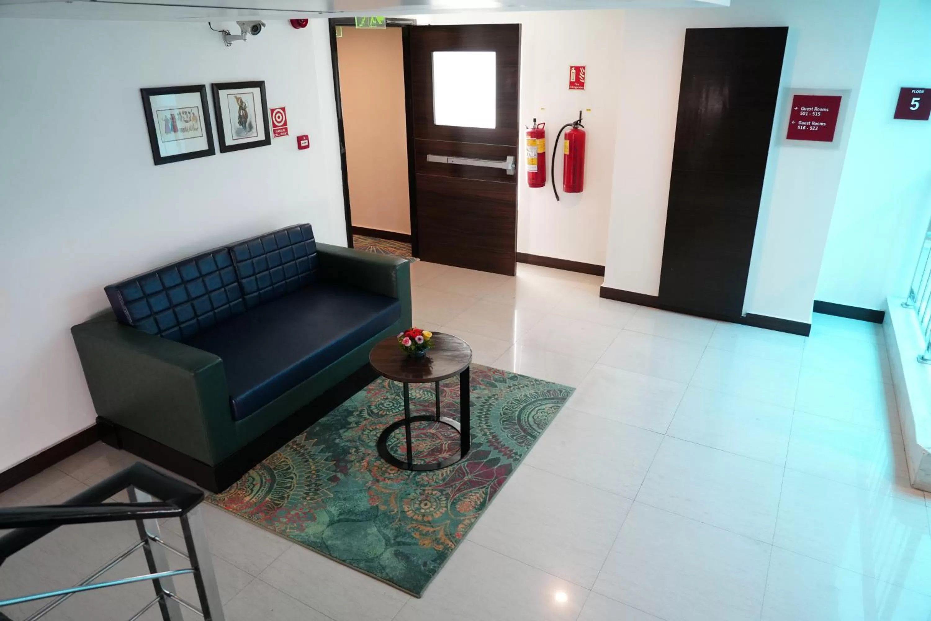 Seating area in Four Points by Sheraton Vadodara