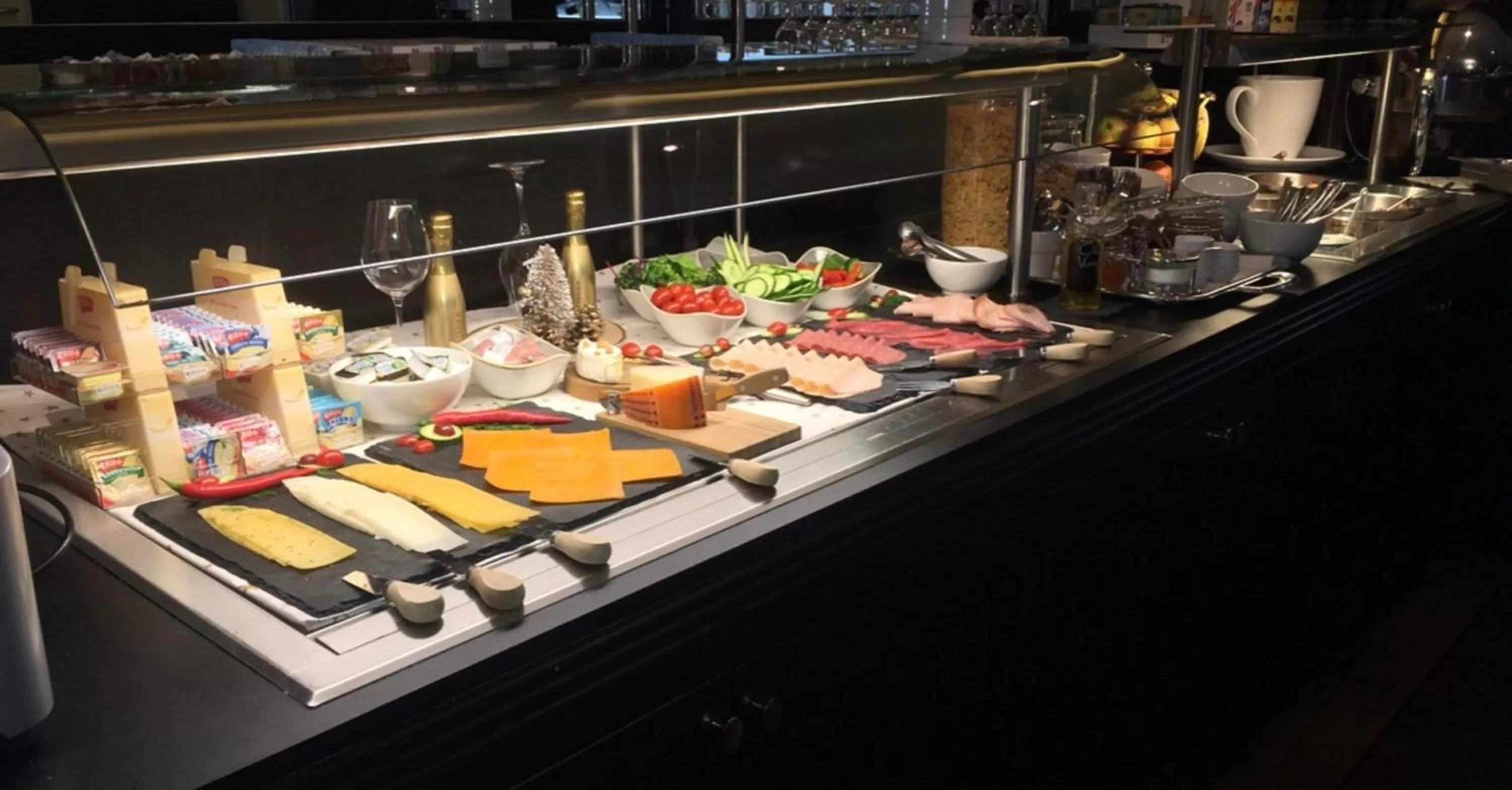 Continental breakfast in Boutique Hotel Chariot - Amsterdam Schiphol Airport