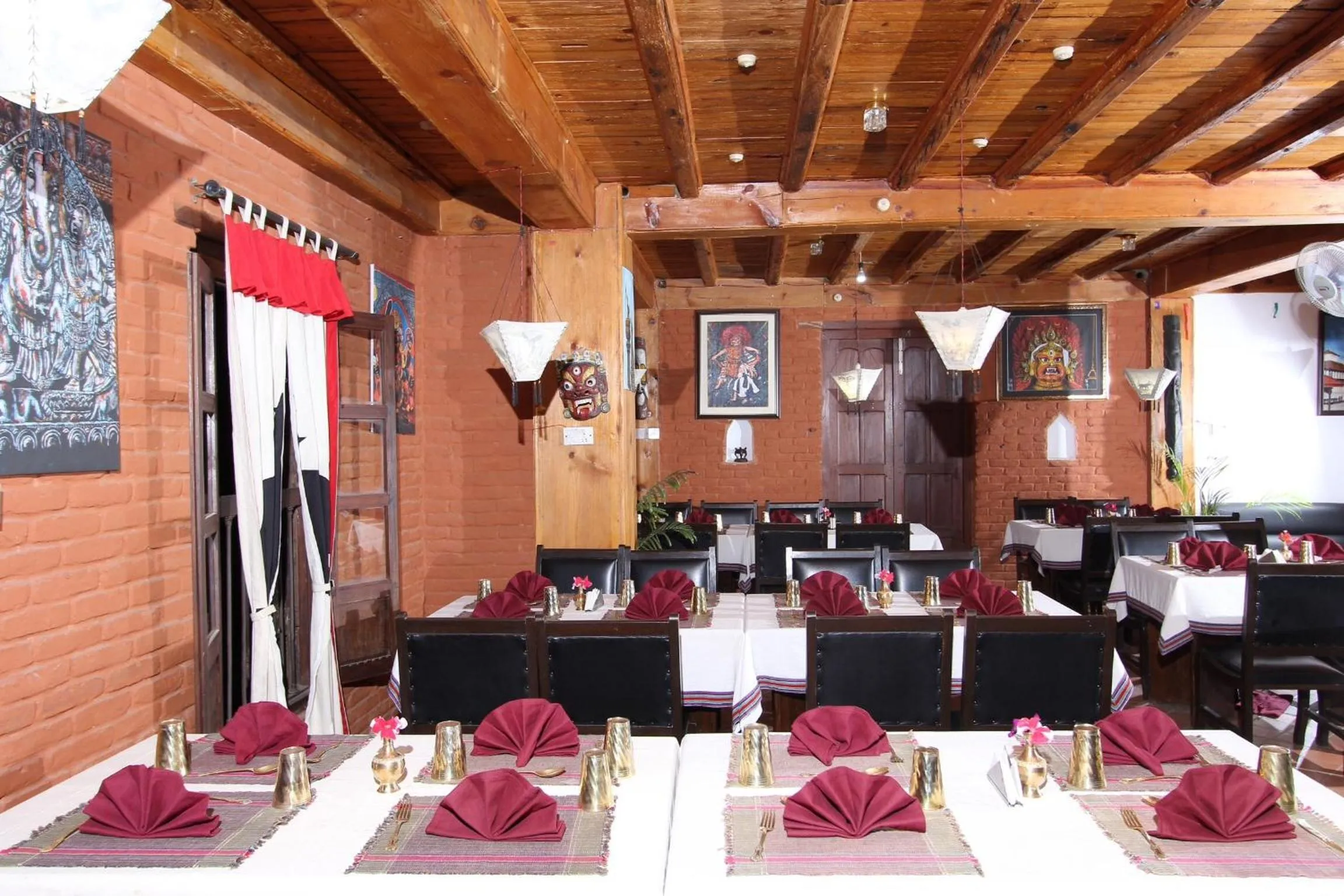 Restaurant/places to eat in World Heritage Hotel and Apartments