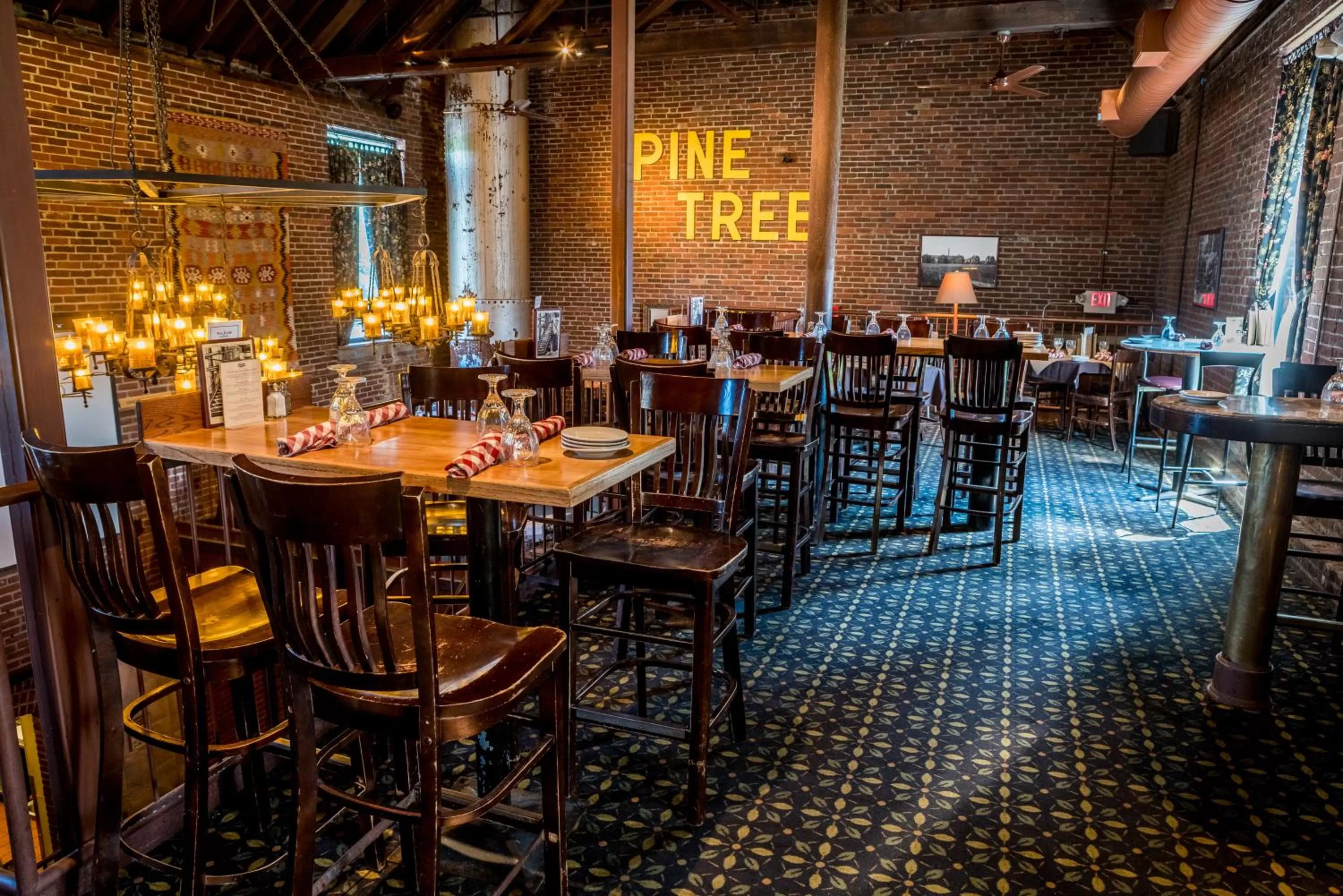 Restaurant/places to eat in The Common Man Inn, Spa & Lodge