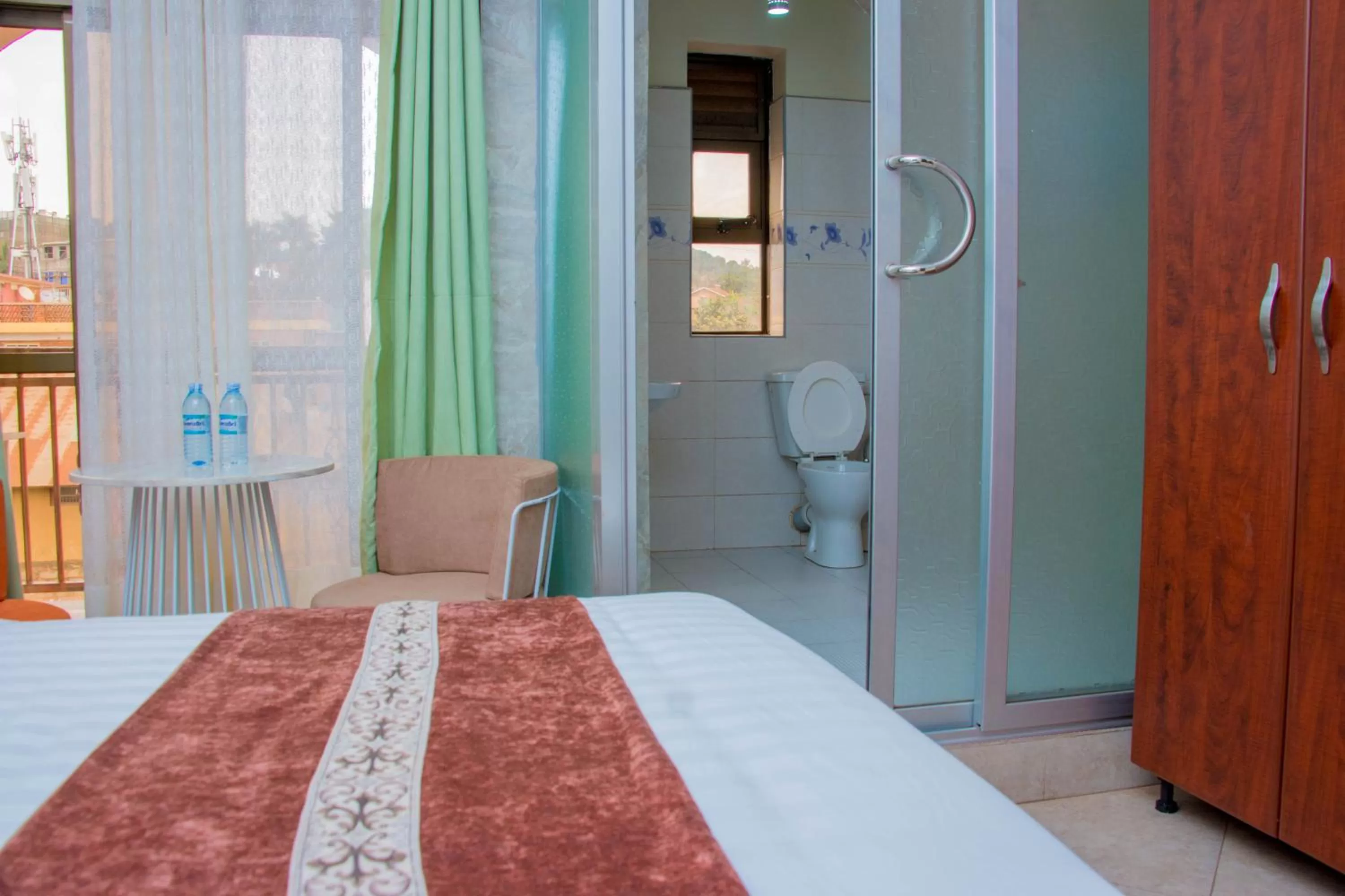 Toilet, Bed in Jarin Hotel