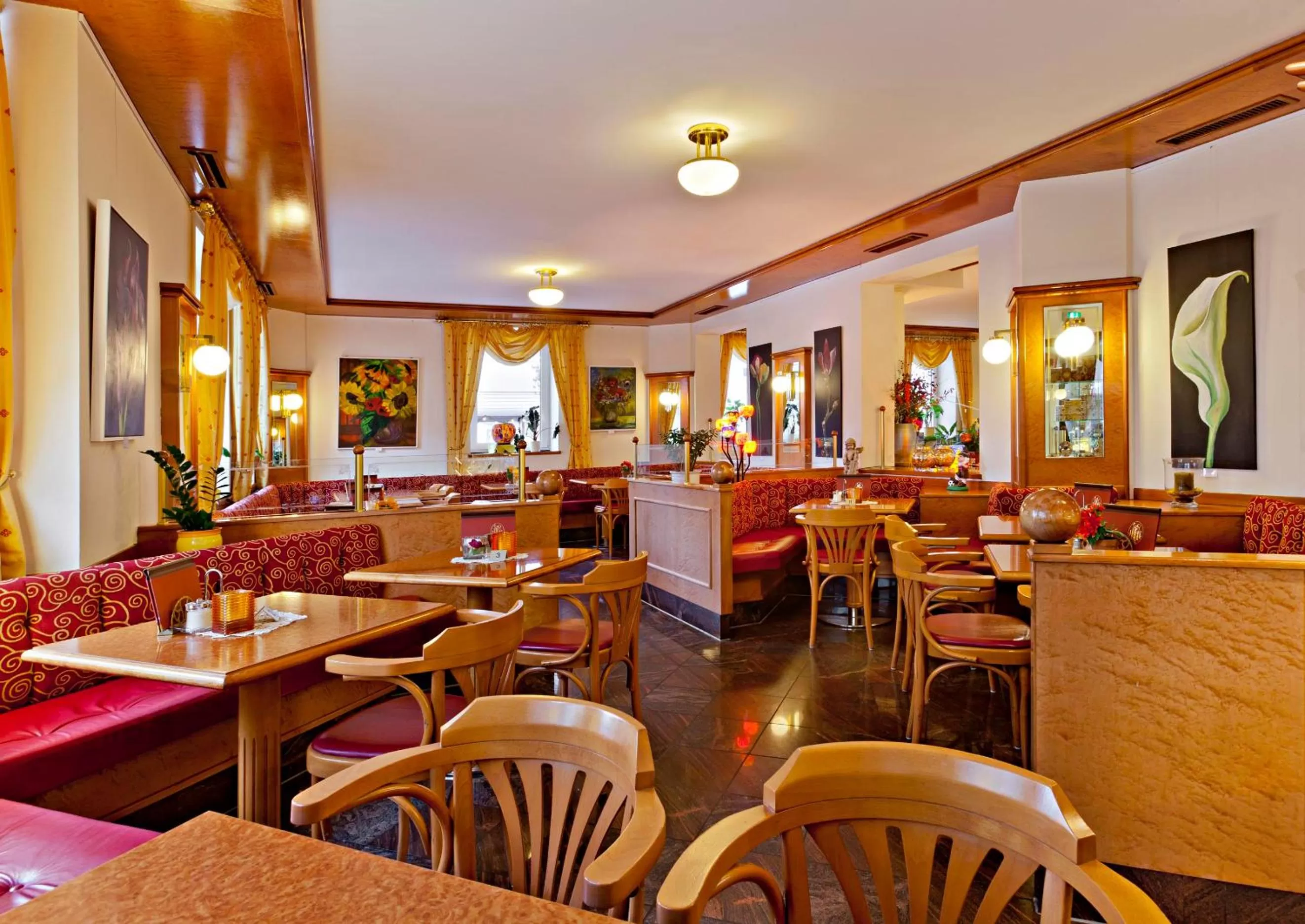 Restaurant/places to eat in Hotel Greinwald