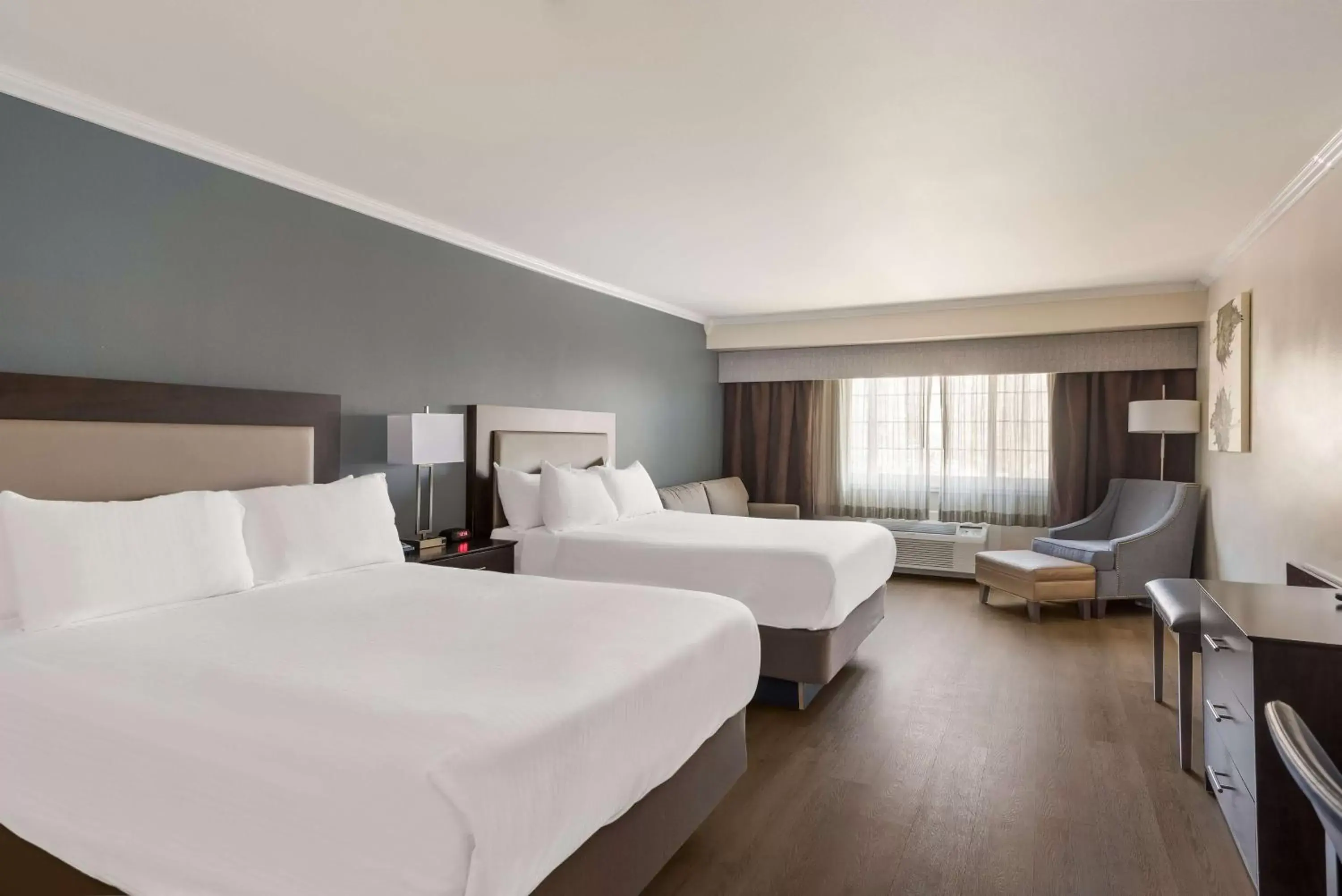 Queen Room with Two Queen Beds and Sofa Bed in Best Western Mountain View Inn Queen Room with Two Queen Beds and Sofa Bed in Best Western Mountain View Inn