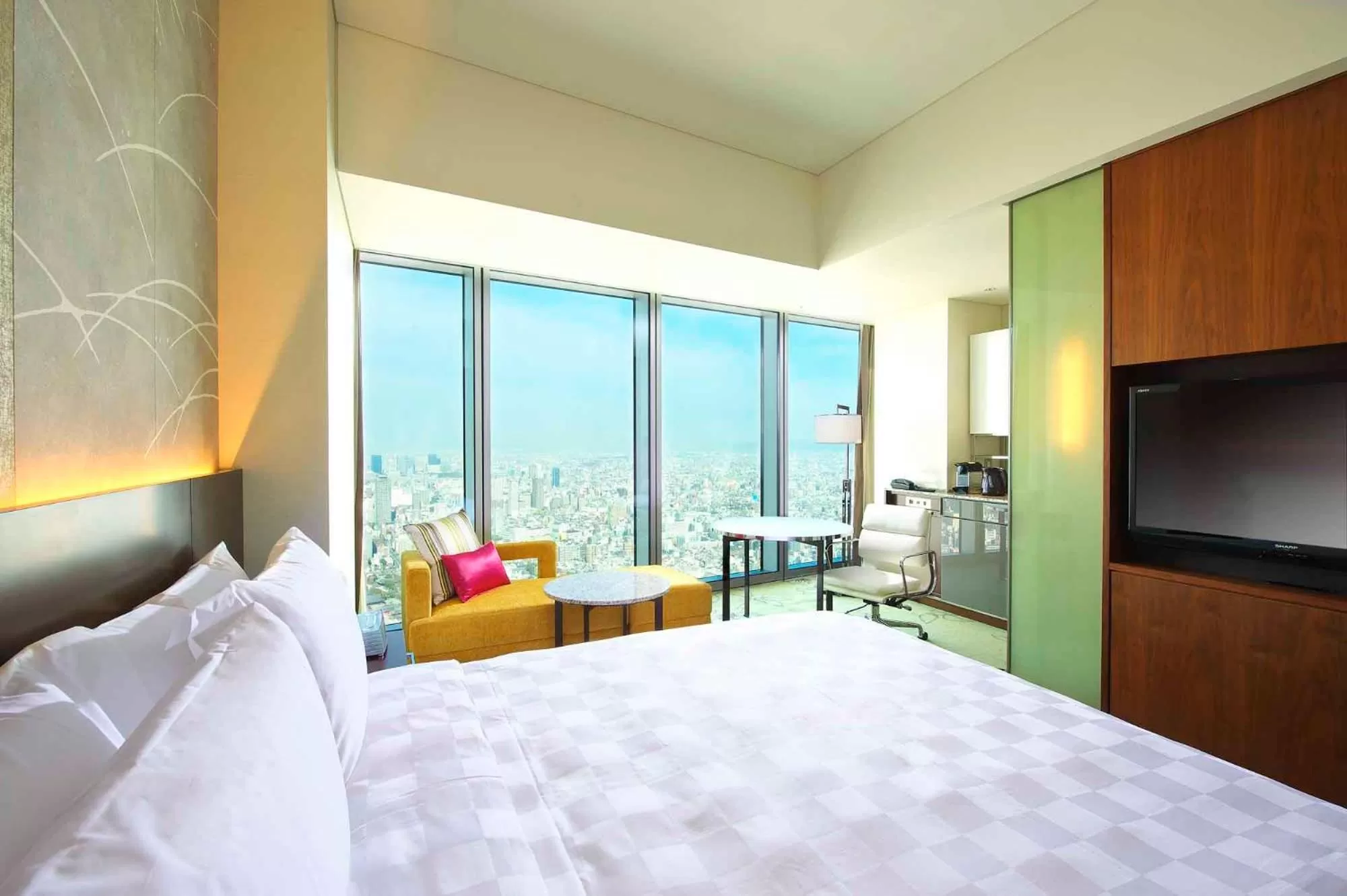 Bed in Osaka Marriott Miyako Hotel